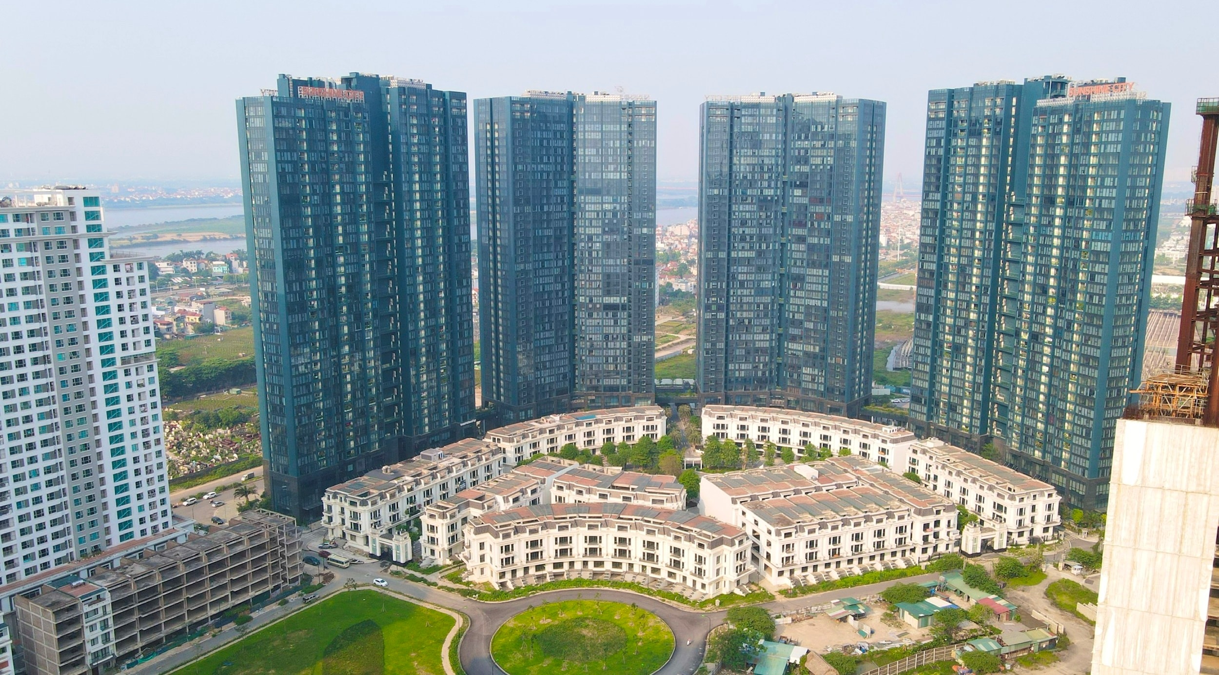 Các tòa chung cư tại Khu đô thị Nam Thăng Long (phường Phú Thượng). Ảnh Đỗ Tâm