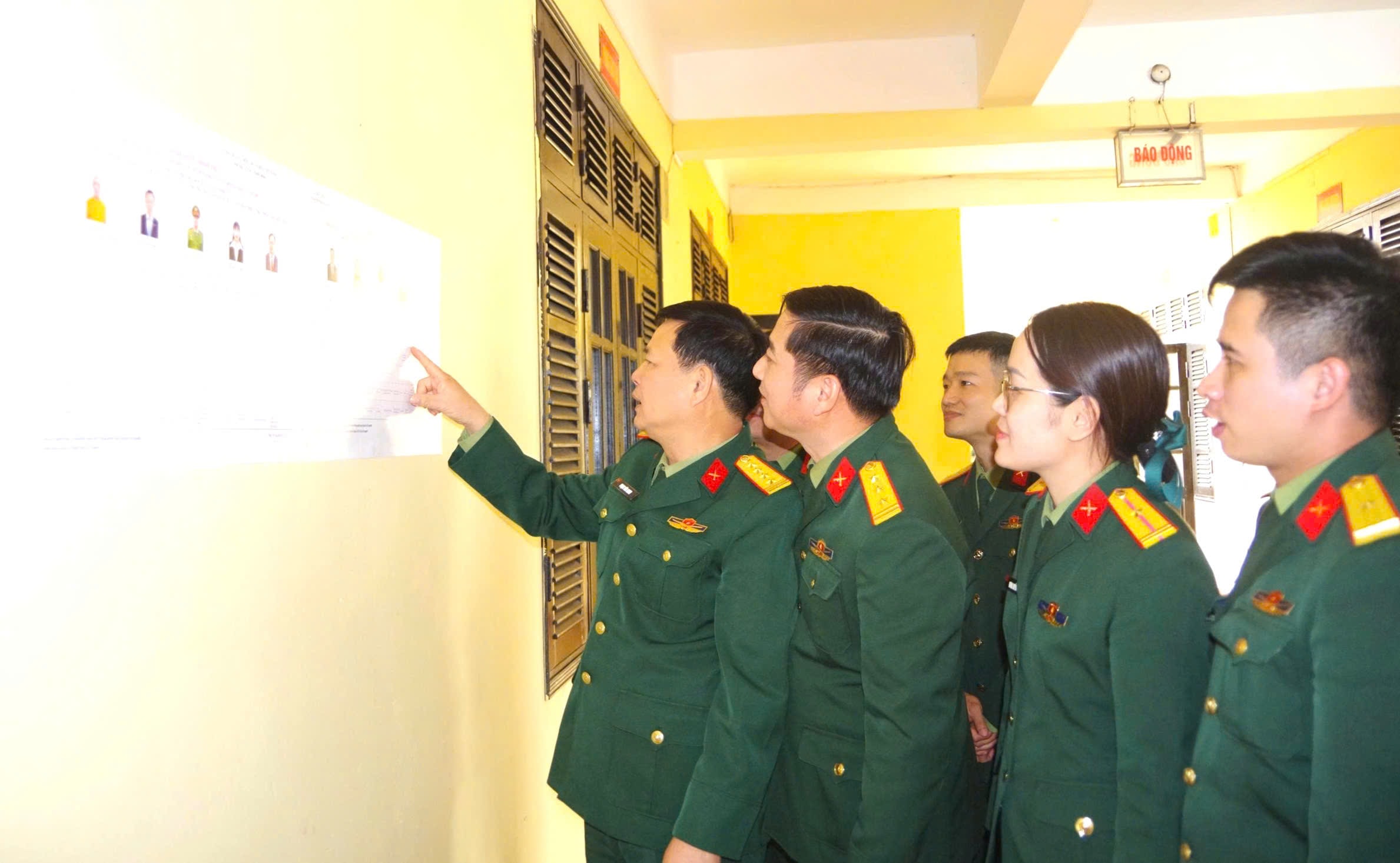 cb-bo-doi-theo-doi-ung-vien.jpg