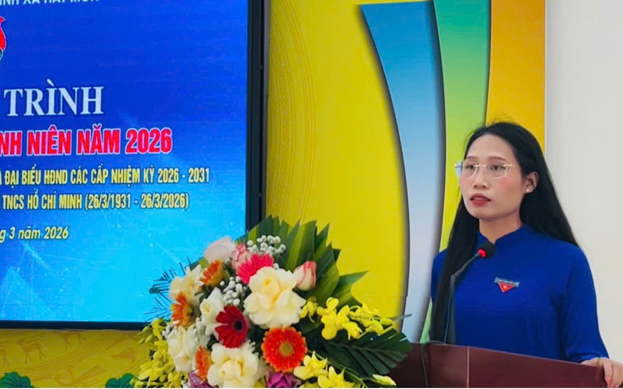 Phó Bí thư Đoàn Thanh niên xã Hát Môn Trần Thị Vân phát biểu. Ảnh: Nguyễn Mai
