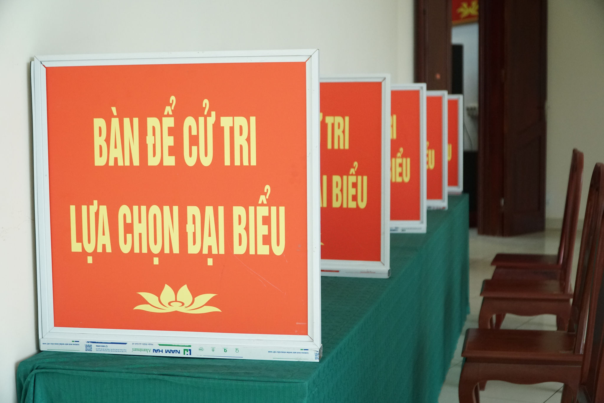 khu-vuc-bo-phieu-so-32-truong-sy-quan-dac-cong-xa-tran-phu.jpg