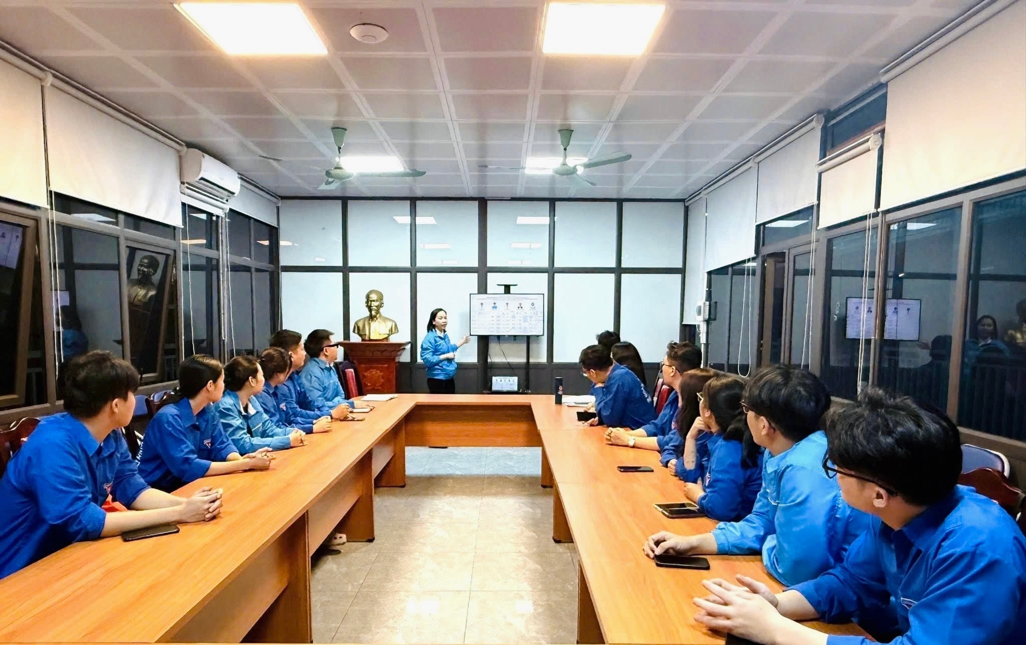 thanh-nien-1.jpg