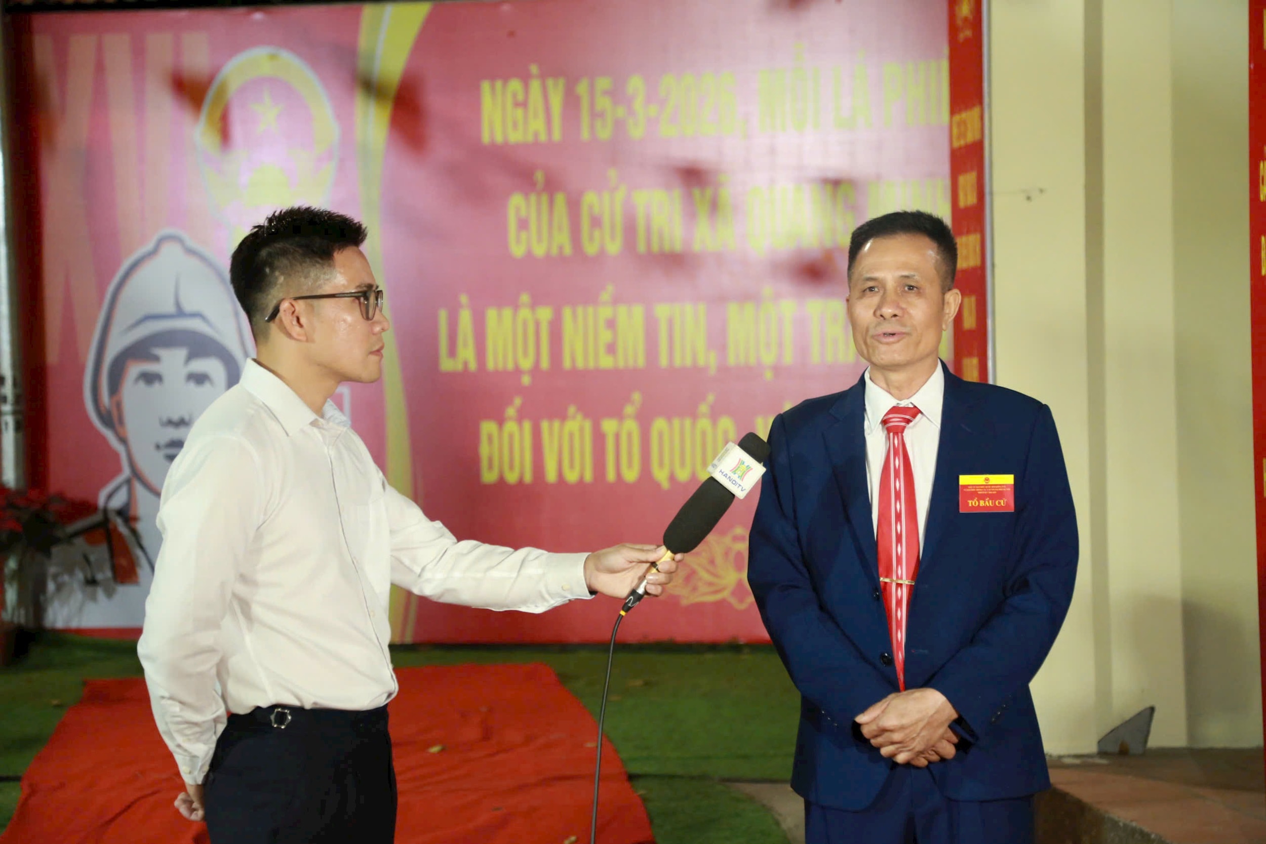 Ông Nguyễn Hồng Thơ, Bí thư chi bộ, Tổ Trưởng Tổ Bầu cử số 29 thôn Liễu Trì. Ảnh Phạm Hùng