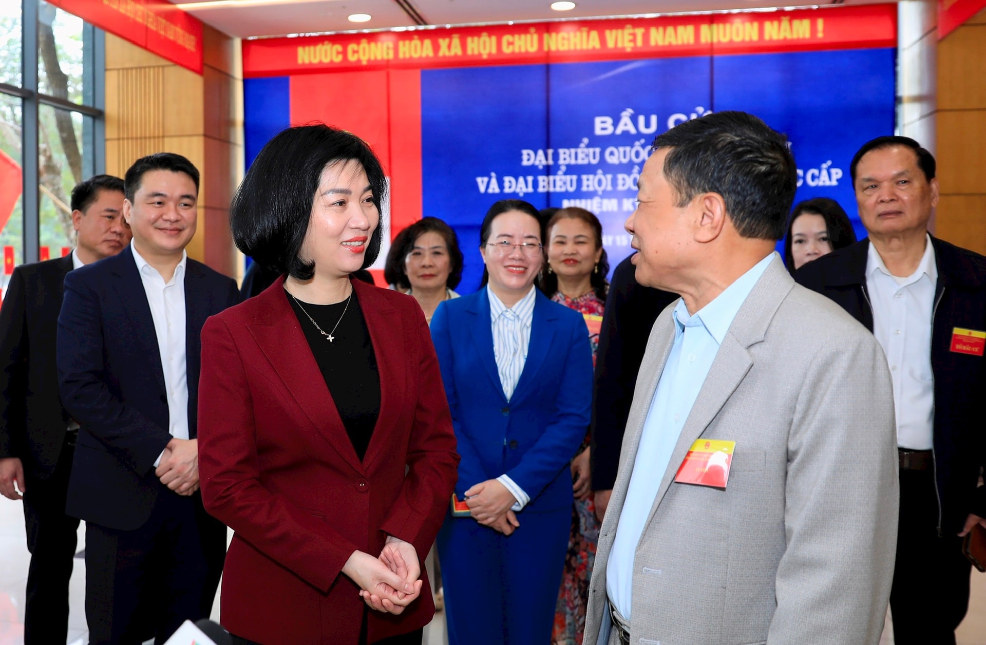 chu-tich-hdnd-thanh-pho-ha-noi-phung-thi-hong-ha-kiem-tra-cong-tac-chuan-bi-bau-cu-tai-khu-vuc-bo-phieu-so-34-phuong-hoang-mai-.-anh-quang-thai.jpg
