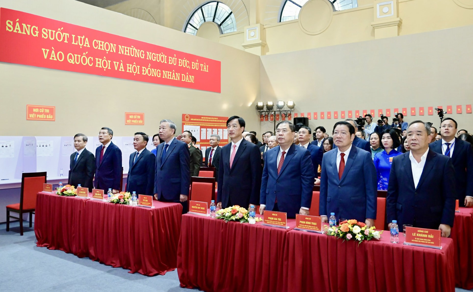 lanh-dao-chuan.jpg