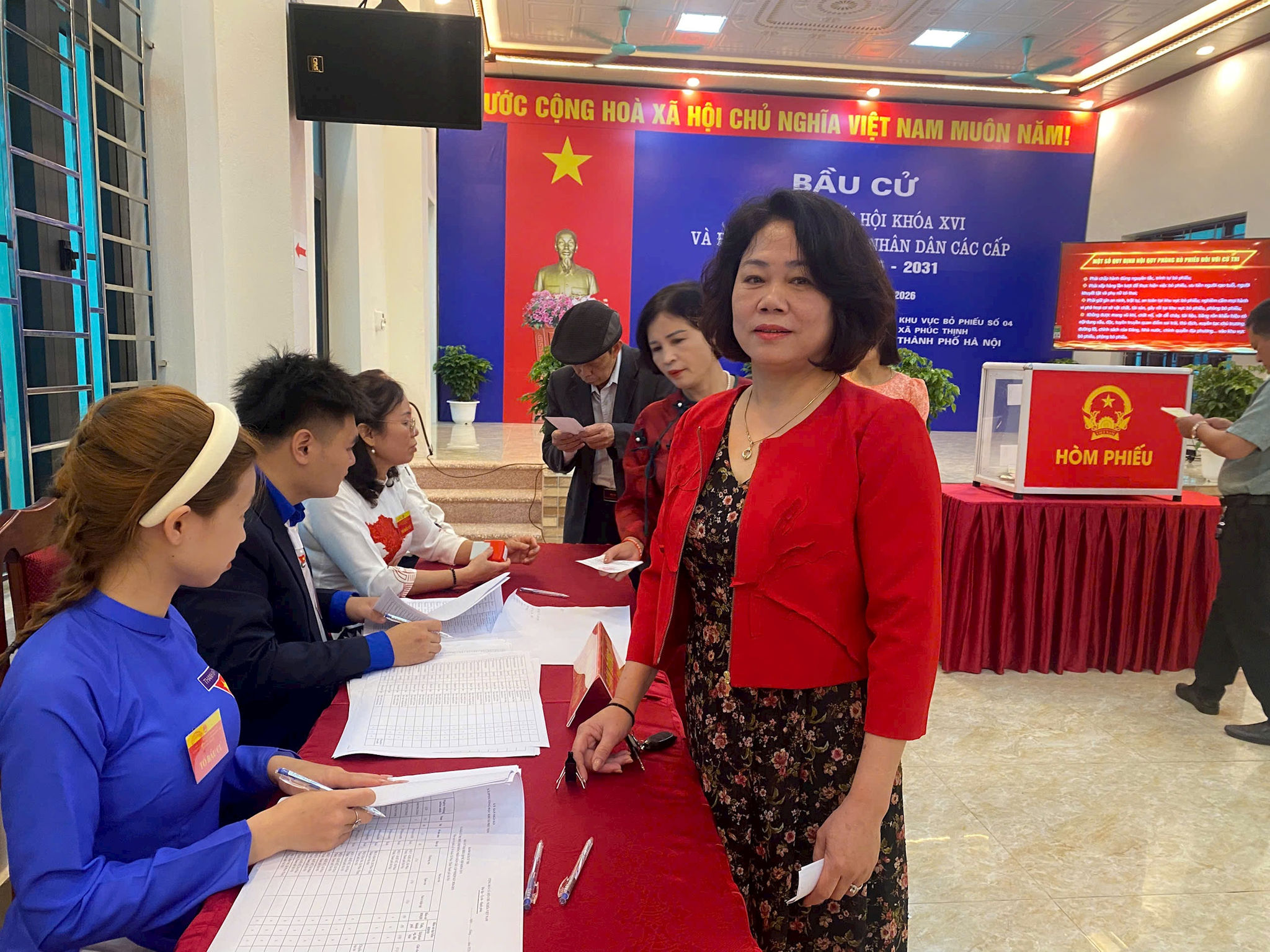 Cử tri Tô Thị Loan, thôn Khê Nữ, xã Phúc Thịnh. Ảnh: Thanh Hà