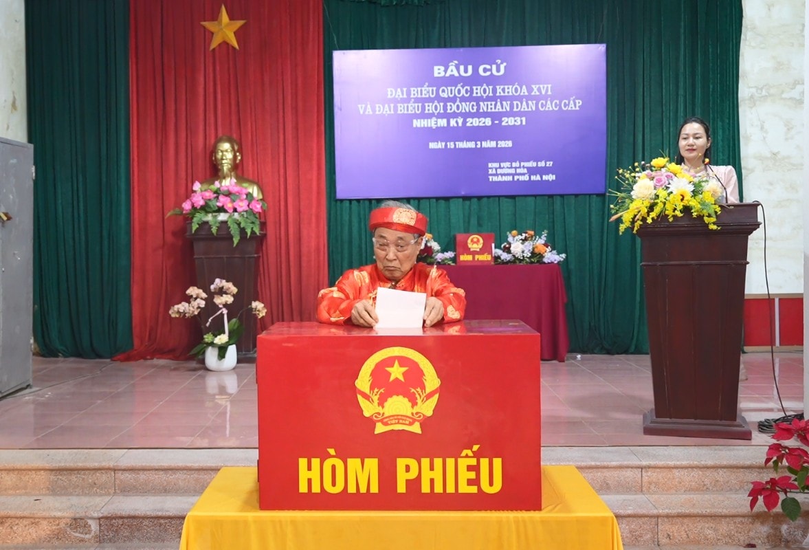 Cử tri Nguyễn Tiến Ảnh (85 tuổi, cử tri cao tuổi nhất tại khu vực bỏ phiếu số 27)