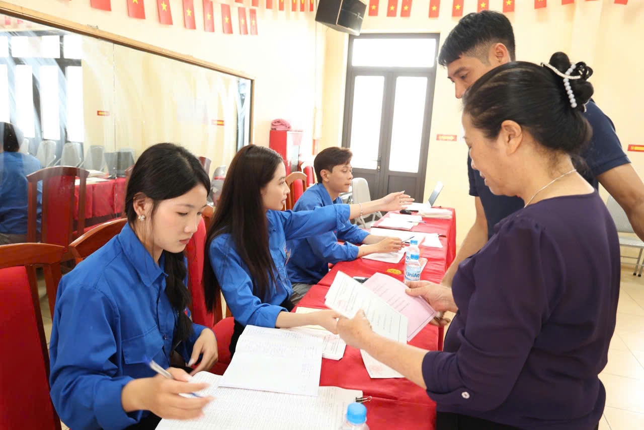 Bộ phận phát phiếu cho