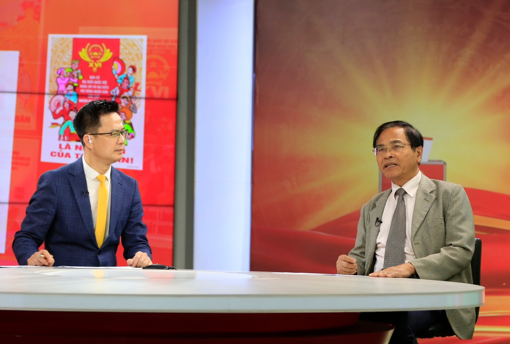 PGS.TS Lê Bộ Lĩnh trao đổi tại Chương trin