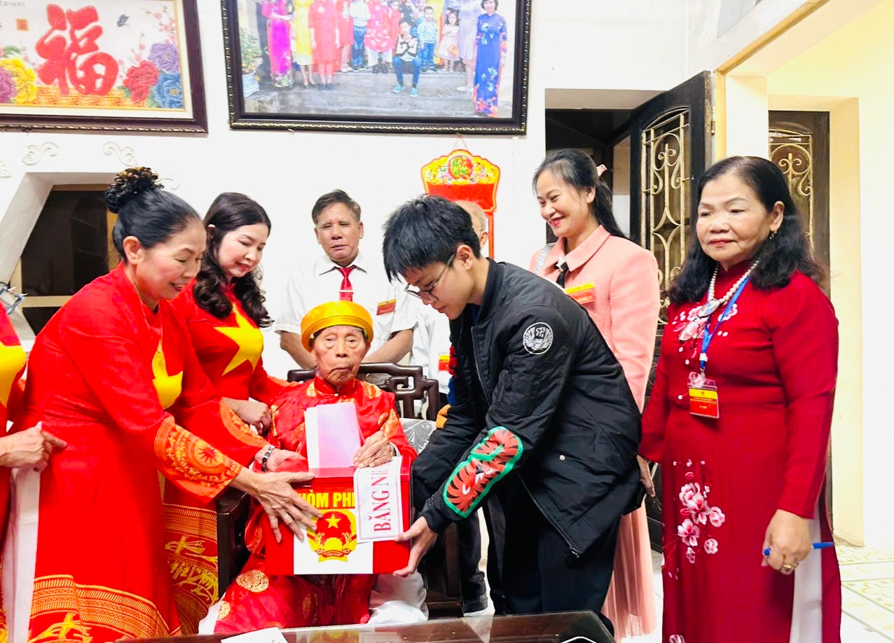 hoang-mai-tiep.jpg