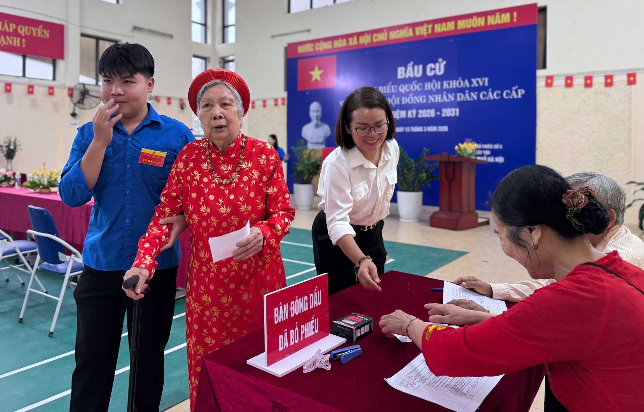 chum-anh-6-chuan-z7621473972345_dade6c69b4437f59dc70cbf73bacfe52(1).jpg