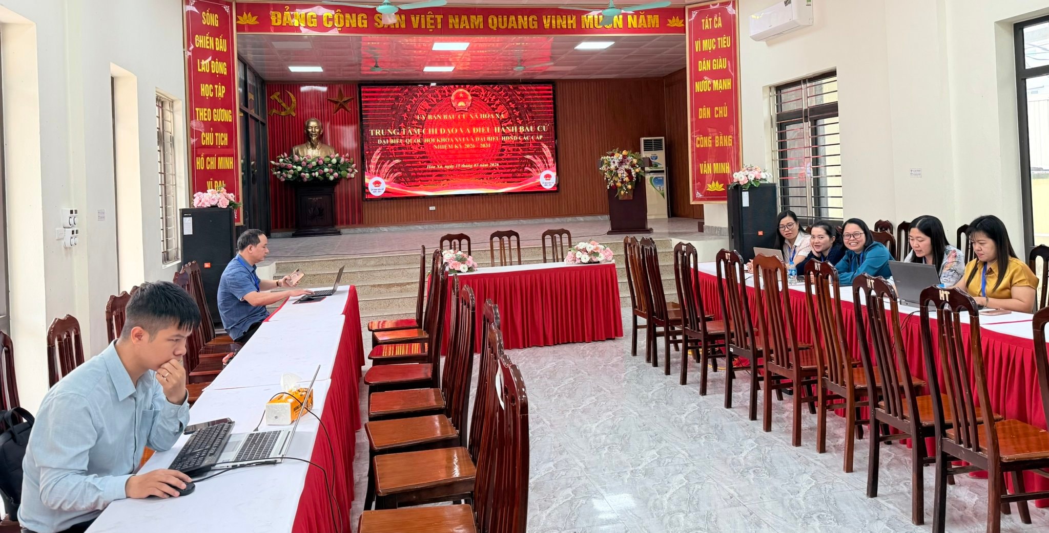 trung-tam.jpg