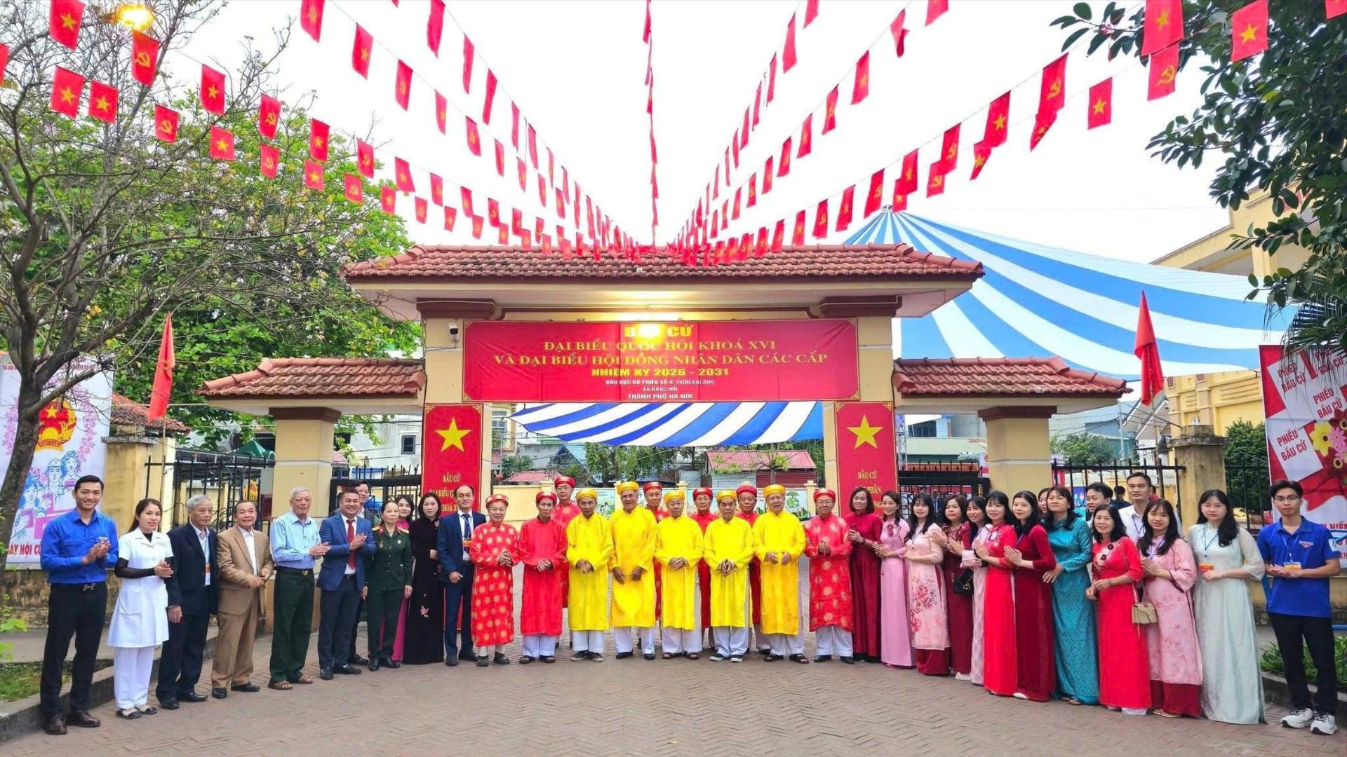 Người cao tuổi xã Ngọc Hồi tham gia bầu cử. Ảnh: PV