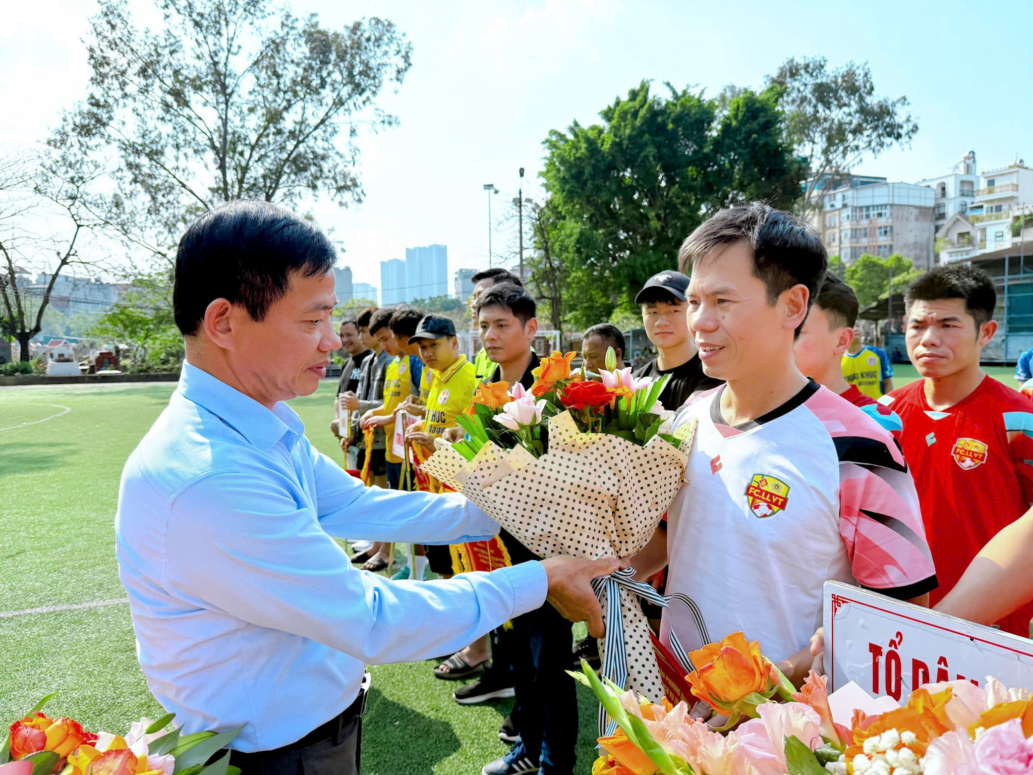 anh-tang-hoa-bong-da-thanh-liet.jpg