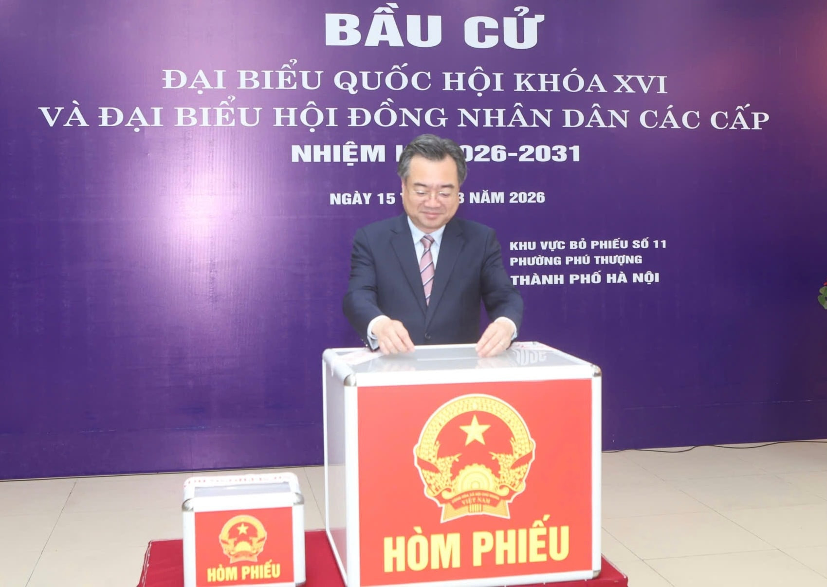 uy-vien-bo-chinh-tri-bi-thu-trung-uong-dang-truong-ban-chinh-sach-chien-luoc-trung-uong-nguyen-thanh-nghi-tham-gia-bo-phieu-tai-phuong-phu-thuong-ha-noi.-anh-thanh-hai(1).jpg