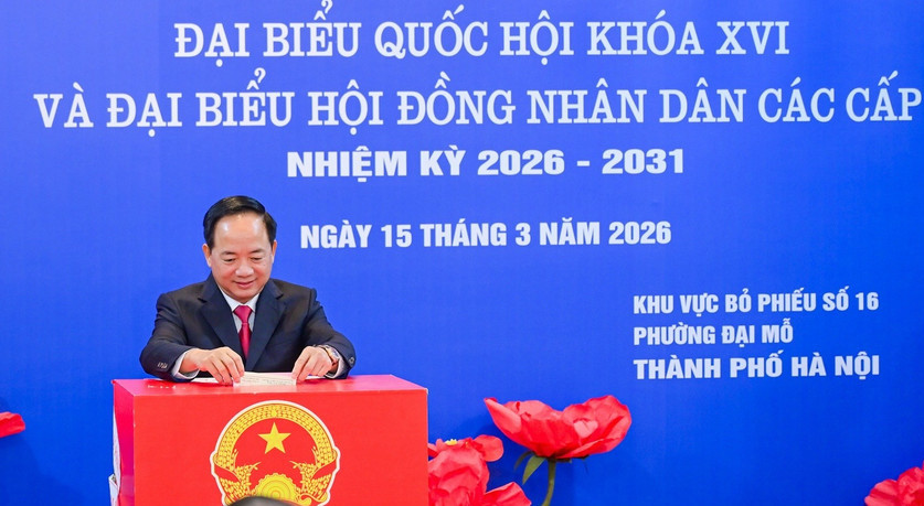 uy-vien-bo-chinh-tri-bi-thu-trung-uong-dang-truong-ban-tuyen-giao-va-dan-van-trung-uong-trinh-van-quyet-bo-phieu-bau-tai-phuong-dai-mo-ha-noi.-anh-nhandan.vn..jpg