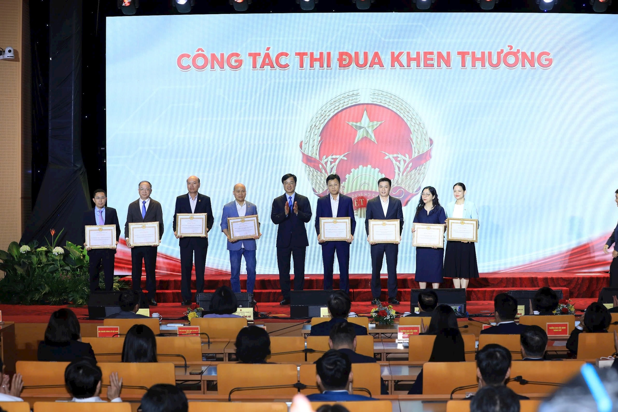 khen-thuong-2.jpg
