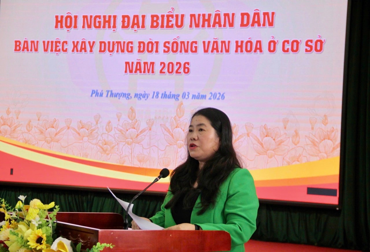 Ủy viên Ban Thường vụ Đảng ủy, Chủ tịch Ủy ban MTTQ Việt Nam phường Phú Phượng Trương Tú Uyên phát biểu tại hội nghị. Ảnh: C.K