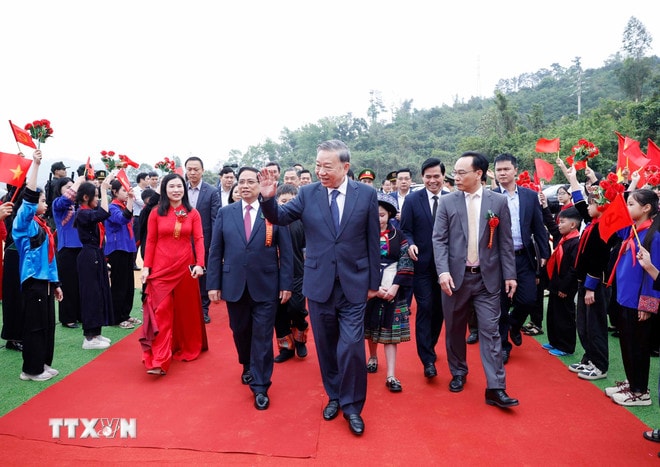 tong-bi-thu-va-thu-tuong-du-le-khoi-cong-dong-tho-dong-loat-cac-truong-noi-tru-lien-cap-bien-gioi-8649904-1.jpg