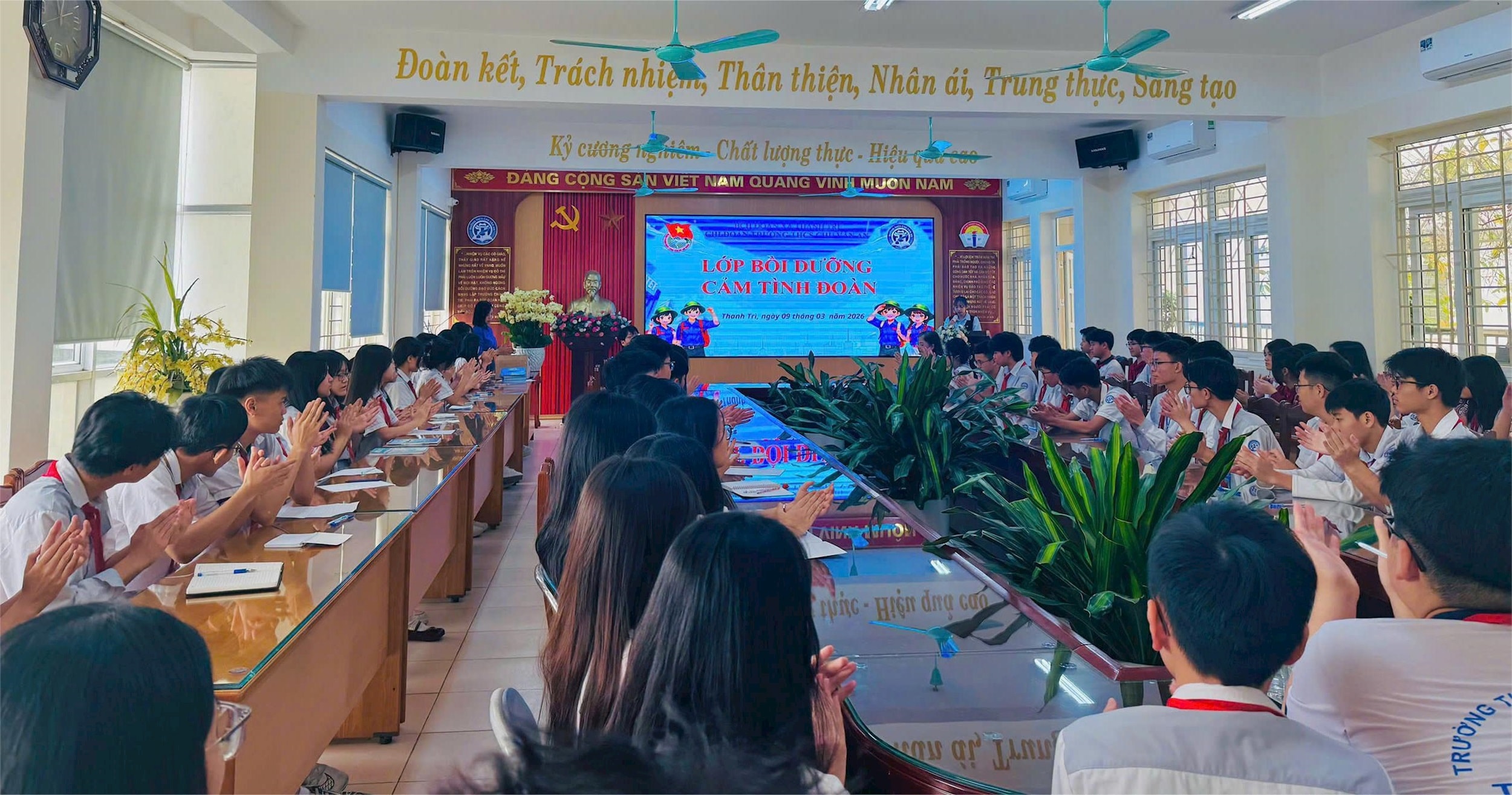gen-h-z7637166280295_7dd87300d62d3a215bc2c09853fefc24.jpg