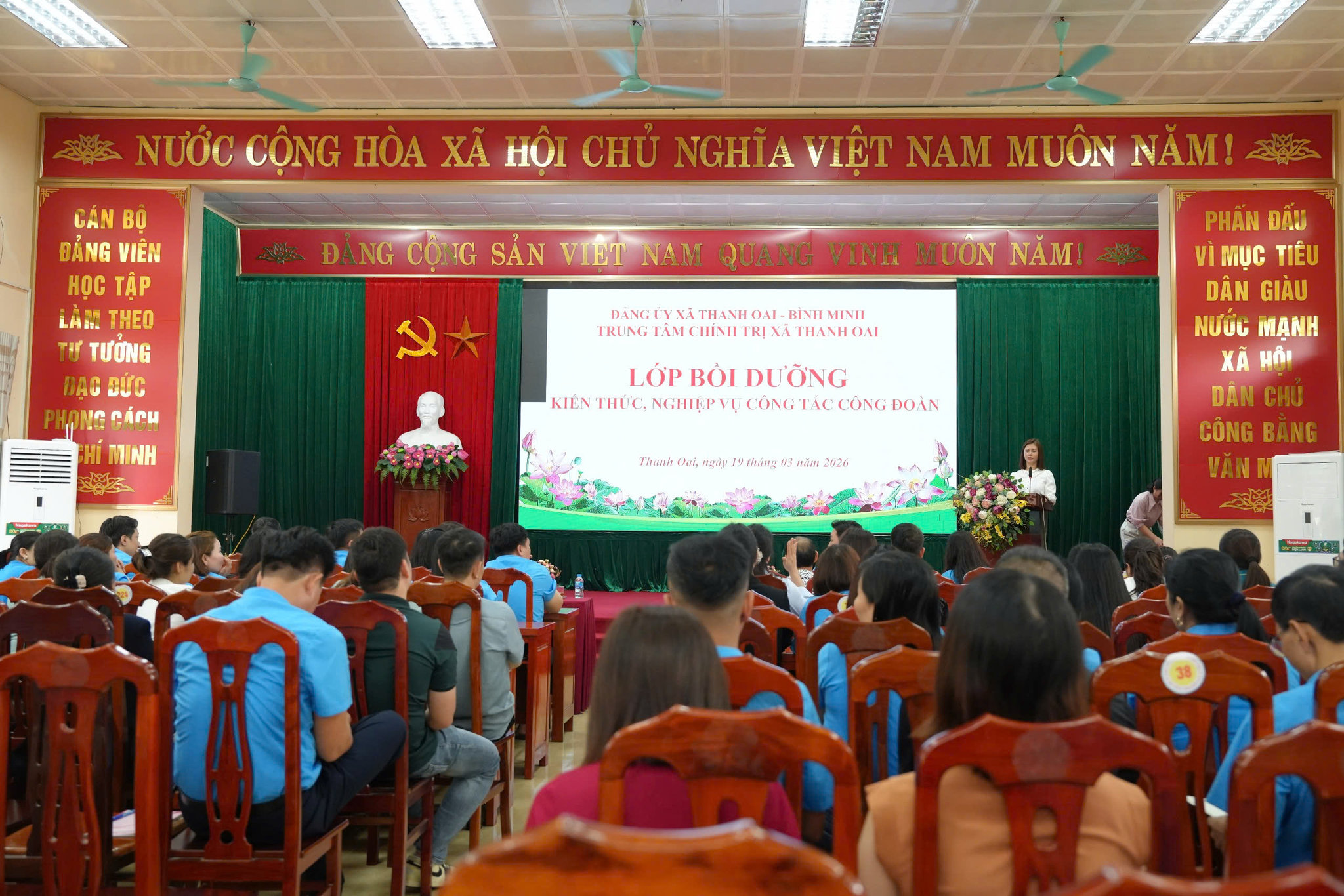 z7635809722360_a534a1dac560dd60ac0d51d19a7dc419.jpg