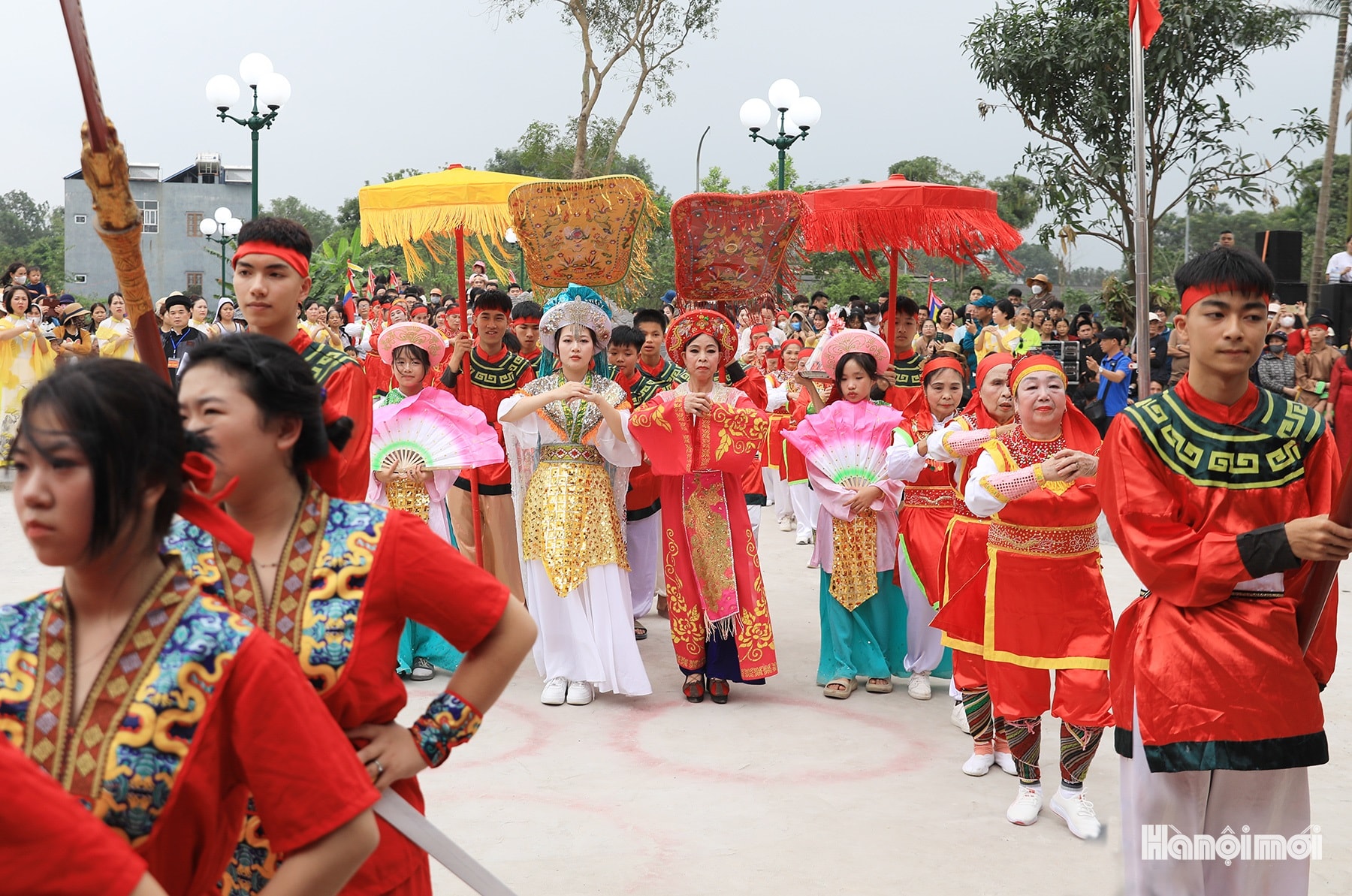 W_le-hoi-ken-re-duong-yen-2.jpg