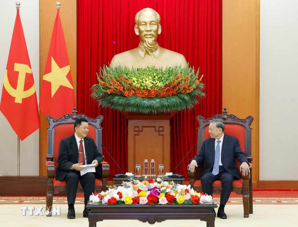 tong-bi-thu-to-lam-tiep-bo-cong-an-lao-2003-2.jpg