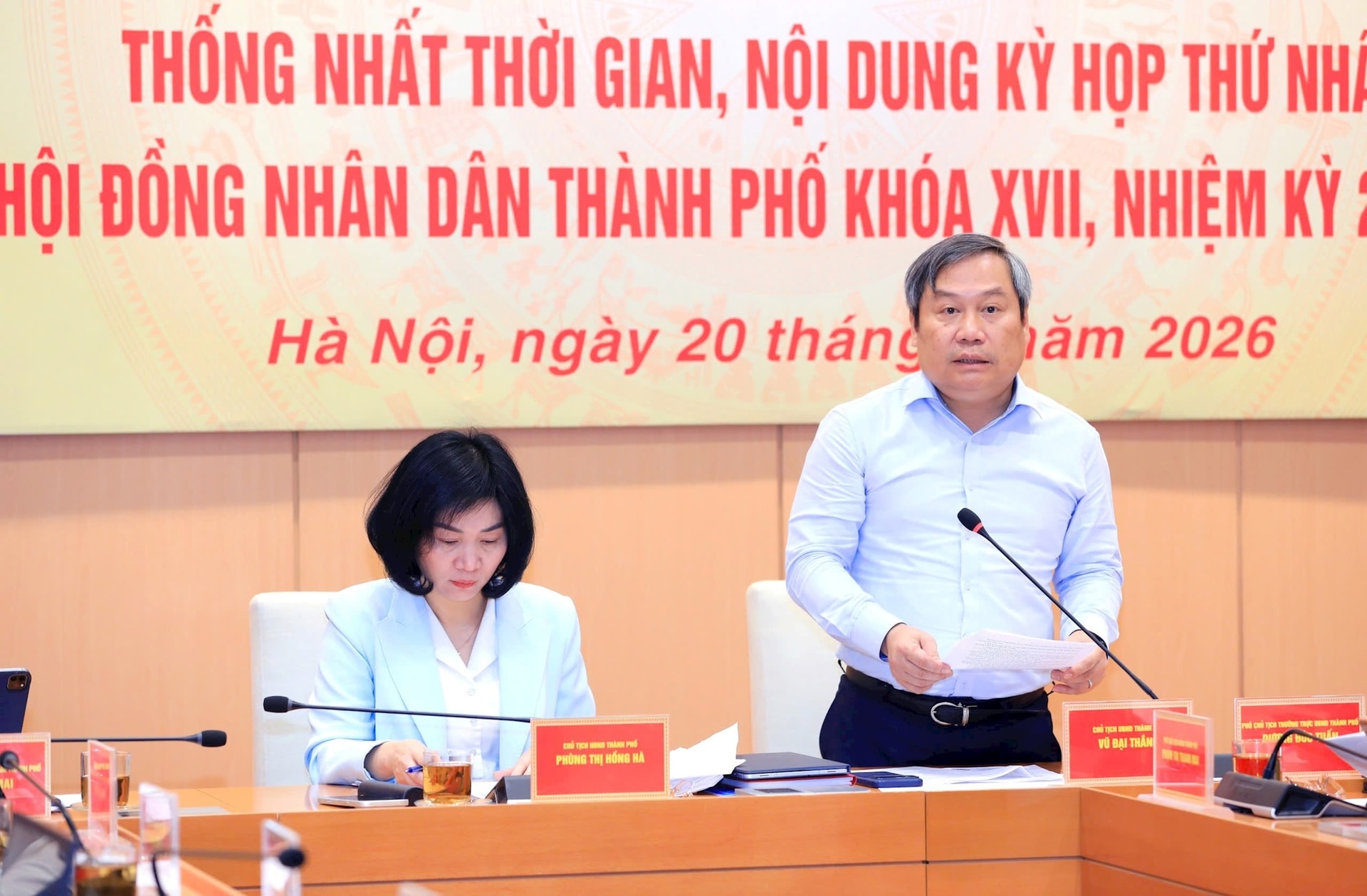 Il presidente del Comitato popolare della città di Vu Dai Thang pronuncia un discorso alla conferenza per unificare i tempi e i contenuti della prima sessione del Consiglio popolare della città, 17° mandato, 2026-2031.