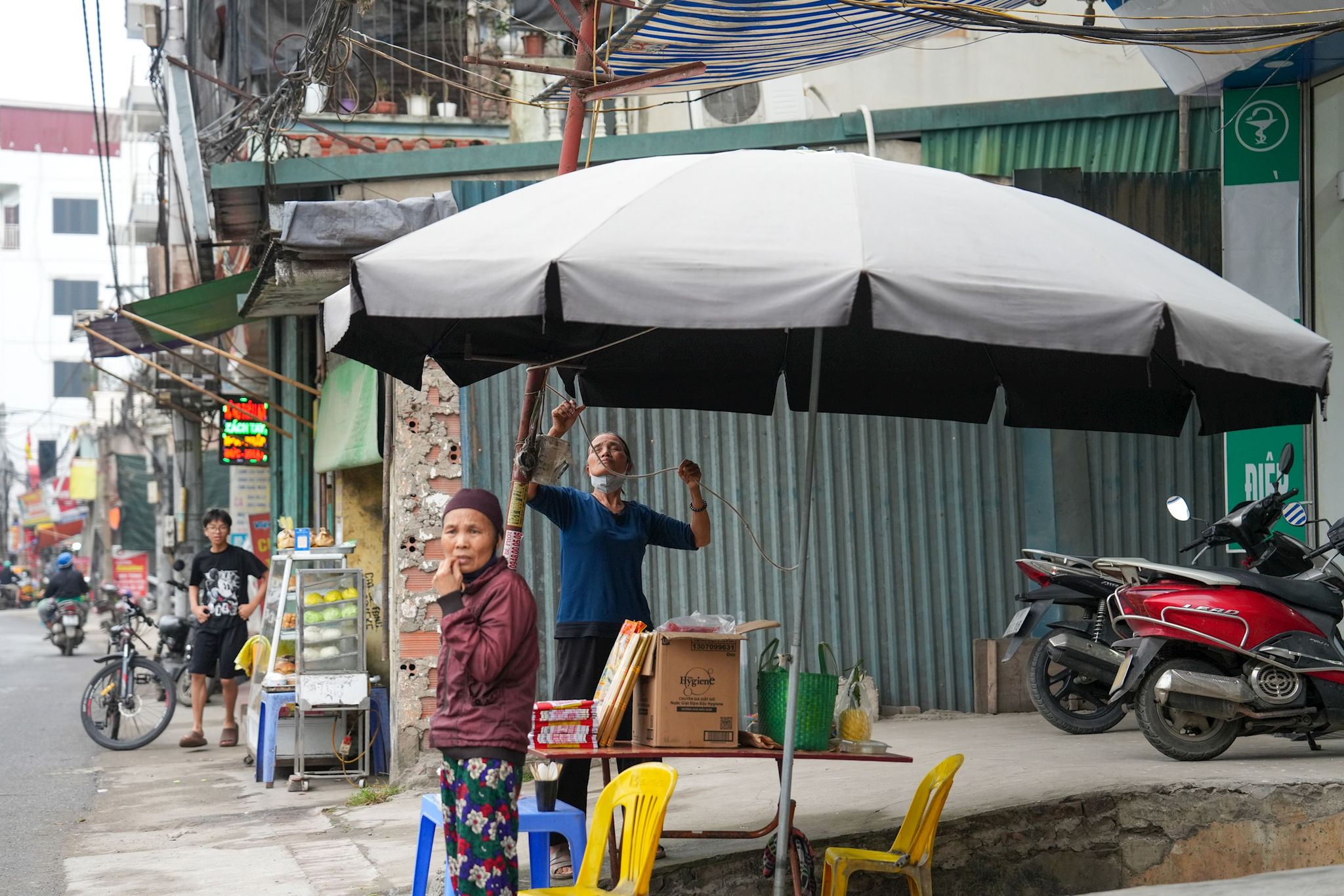 Chấn chỉnh chợ cóc, chợ tạm tại xã Nam Phù. Ảnh: Khánh Huy