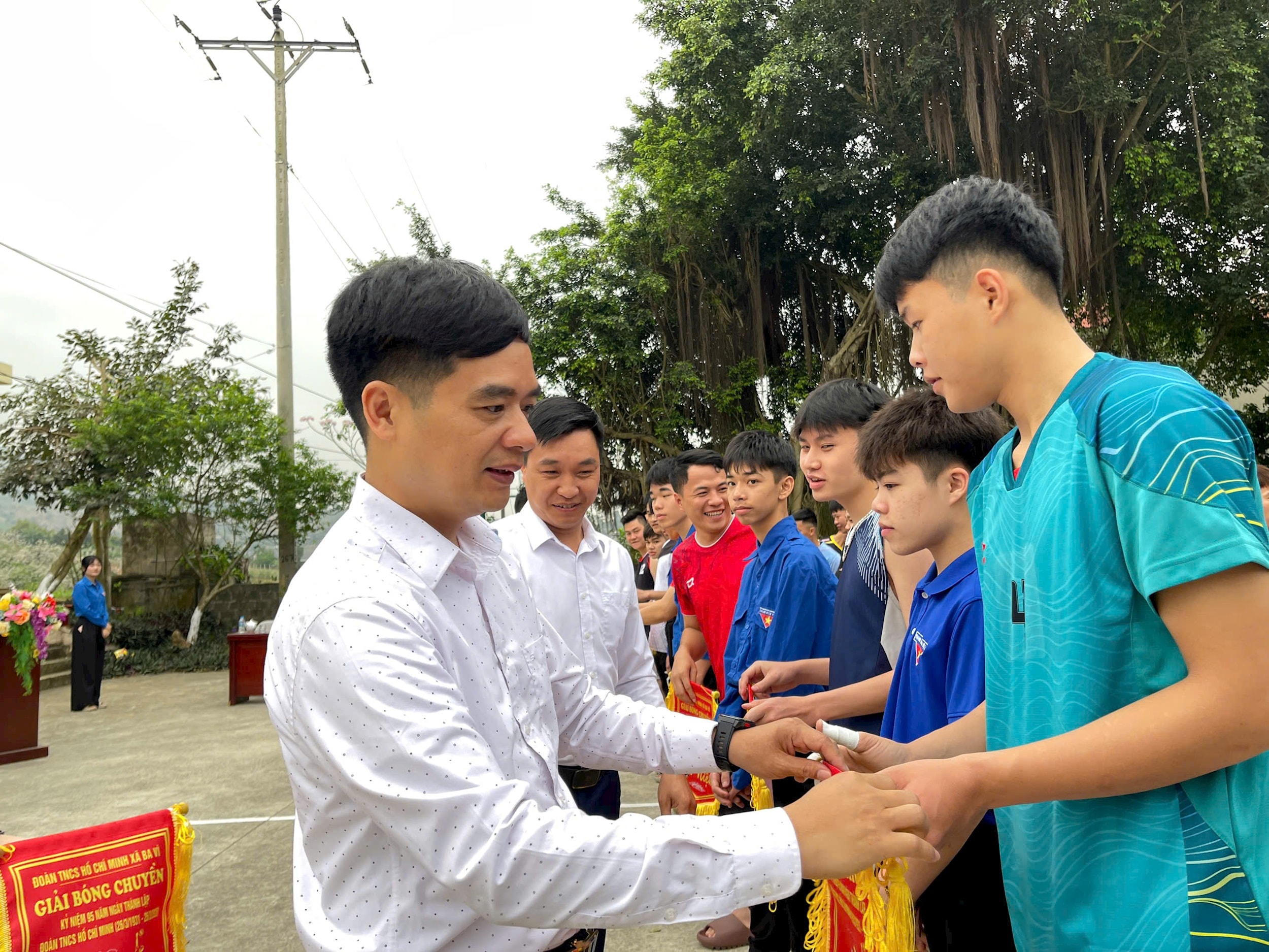 soi-noi-giai-bong-chuyen-chao-mung-95-nam-thanh-lap-doan-2.jpeg