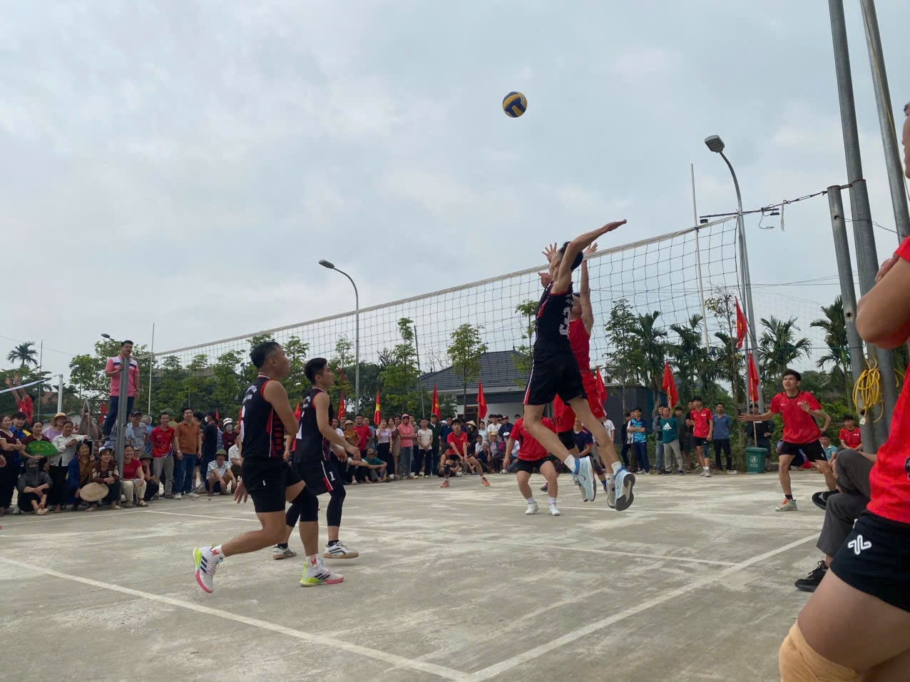 soi-noi-giai-bong-chuyen-xa-ba-vi4.jpeg