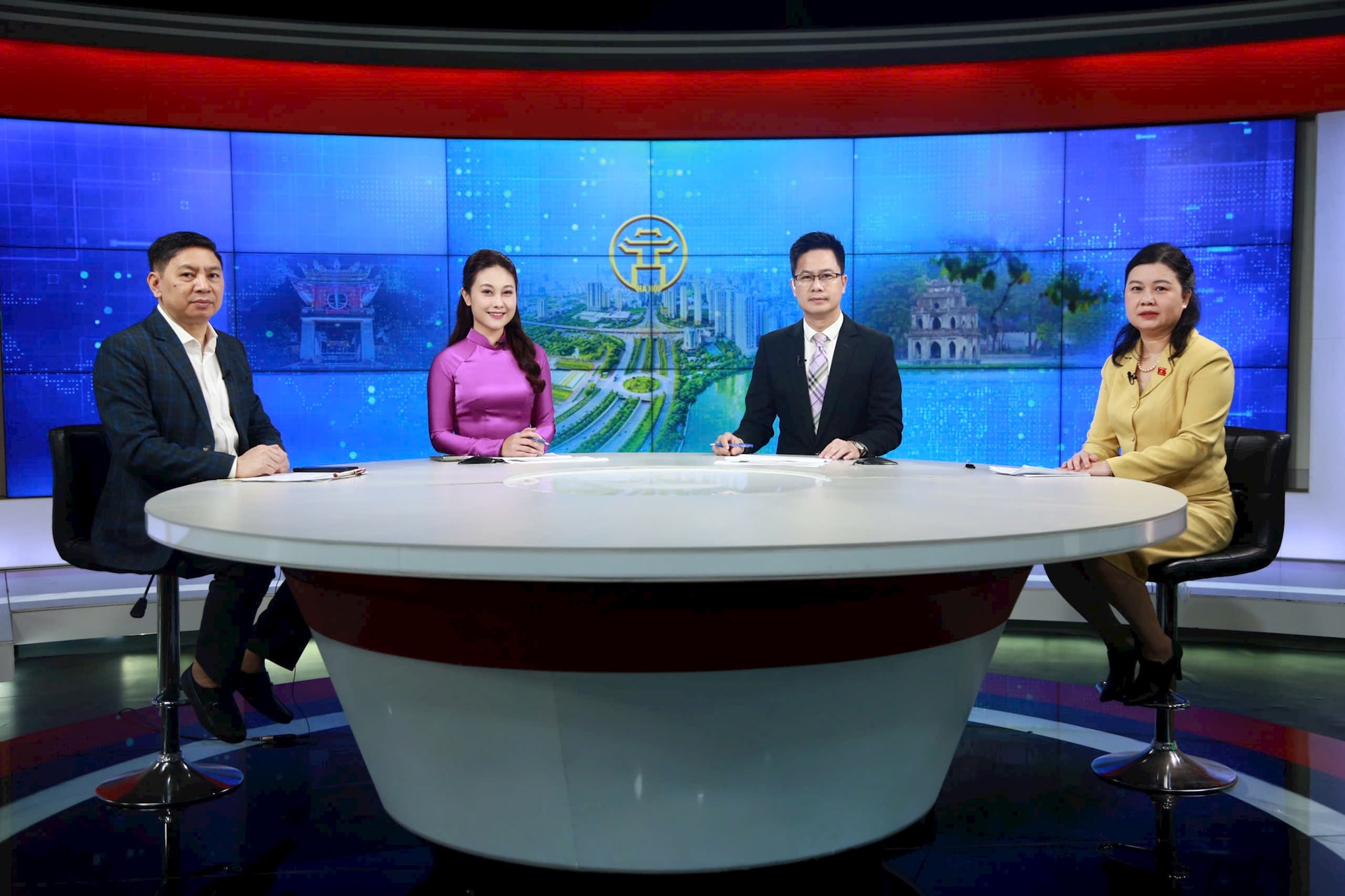 ແຂກທີ່ເຂົ້າຮ່ວມລາຍການຂ່າວພິເສດຂອງສຳນັກຂ່າວສານ ແລະ ກະຈາຍສຽງຮ່າໂນ້ຍ ໃນວັນທີ 21 ມີນາ 2026. ຮູບພາບ: Pgam