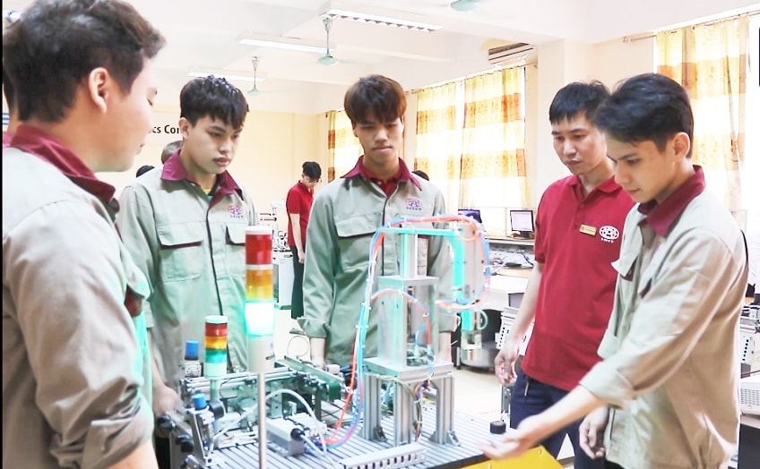 dau_tu_cho_khoa_hoc_-_cong_nghe-_xay_dung_ha_noi_tro_thanh_trung_tam_nghien_cuu-_doi_moi_sang_tao_hang_dau_khu_vuc_la_nhiem_vu_trong_tam_cua_thu_do_trong_thoi_gian_toi-1-.jpg