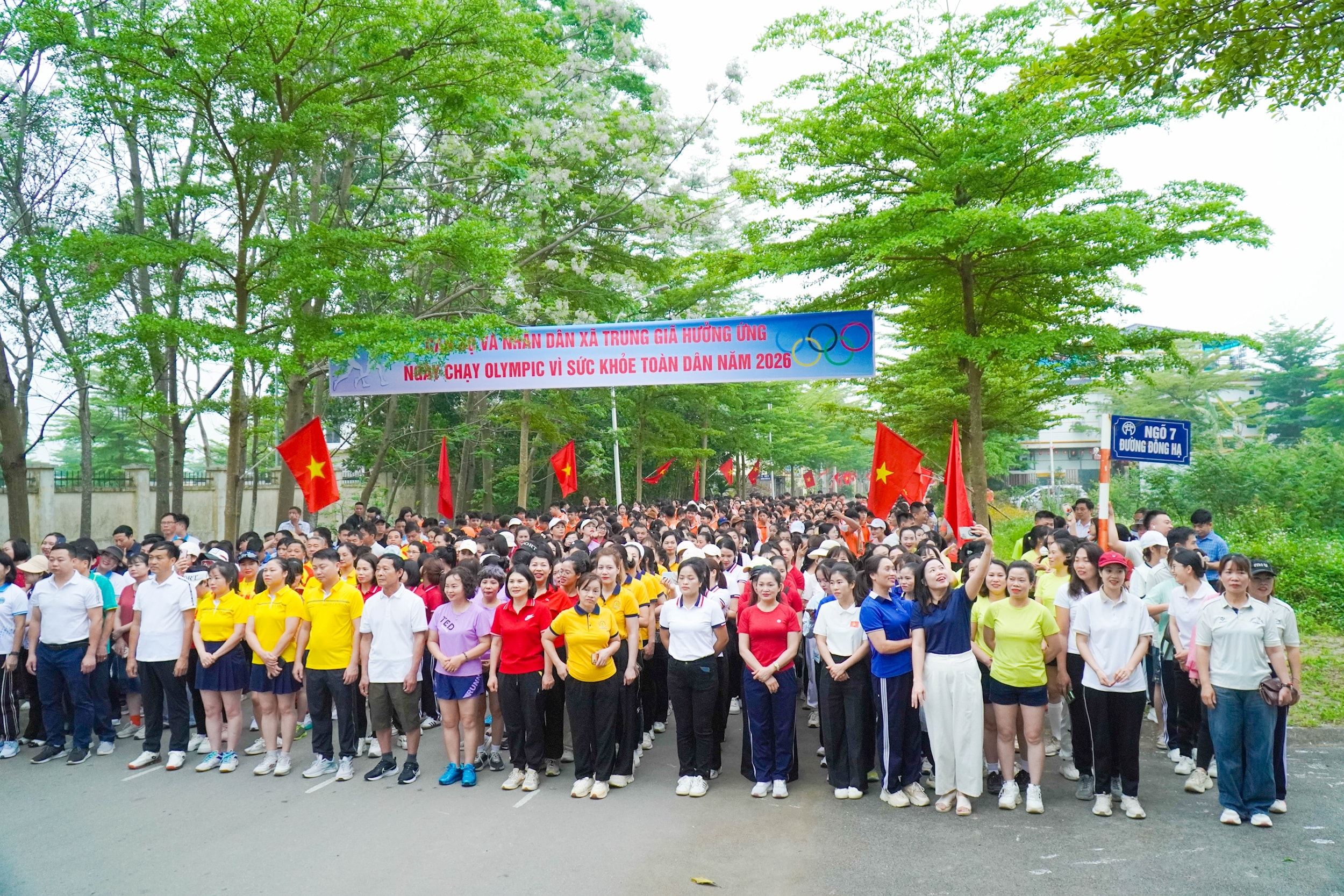 Đông đảo cán bộ và nhân dân tham gia hưởng ứng Ngày chạy Olympic vì sức khỏe toàn dân năm 2026. Ảnh: Hà Mi