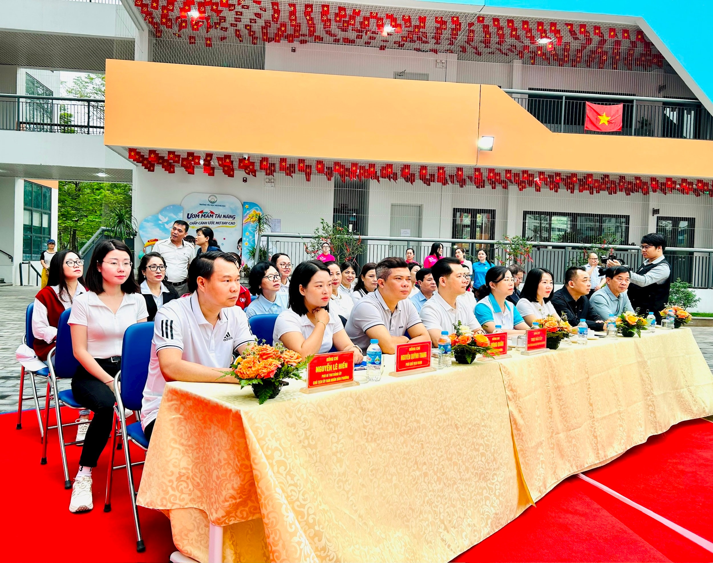 1-dai-bieu.jpg