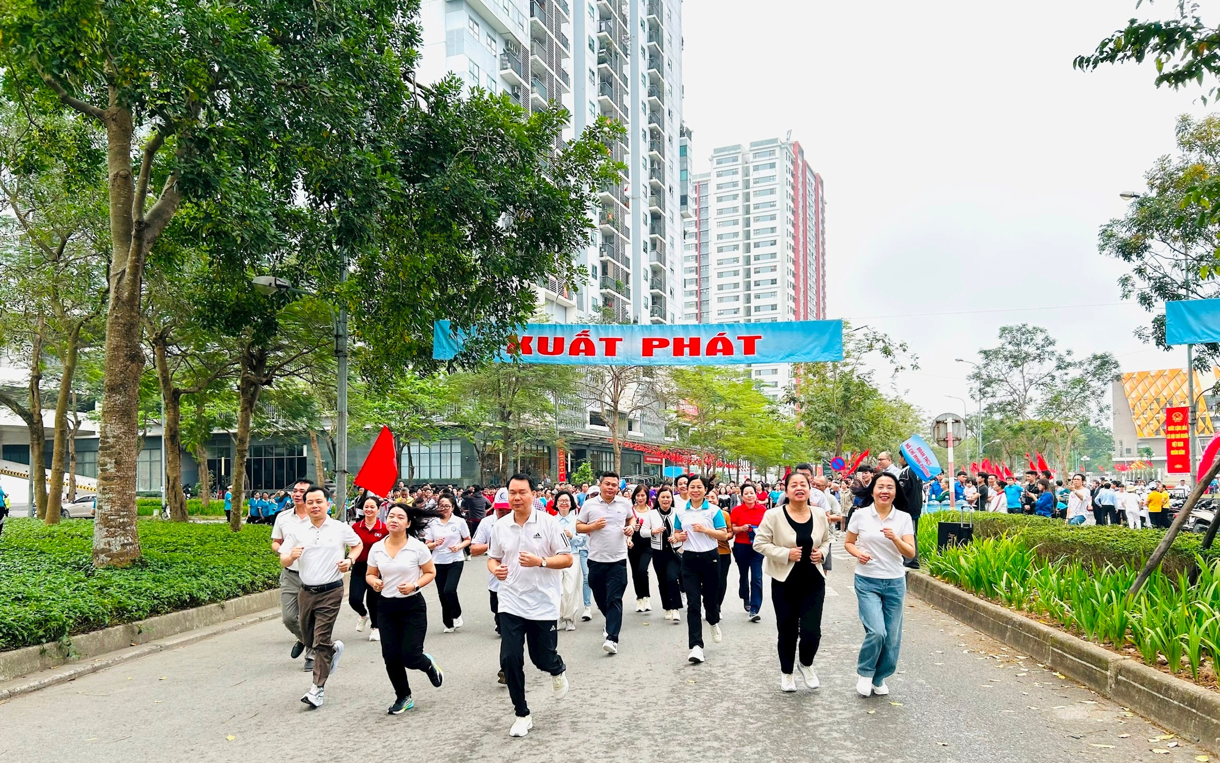 4-lanh-dao-phuong.jpg