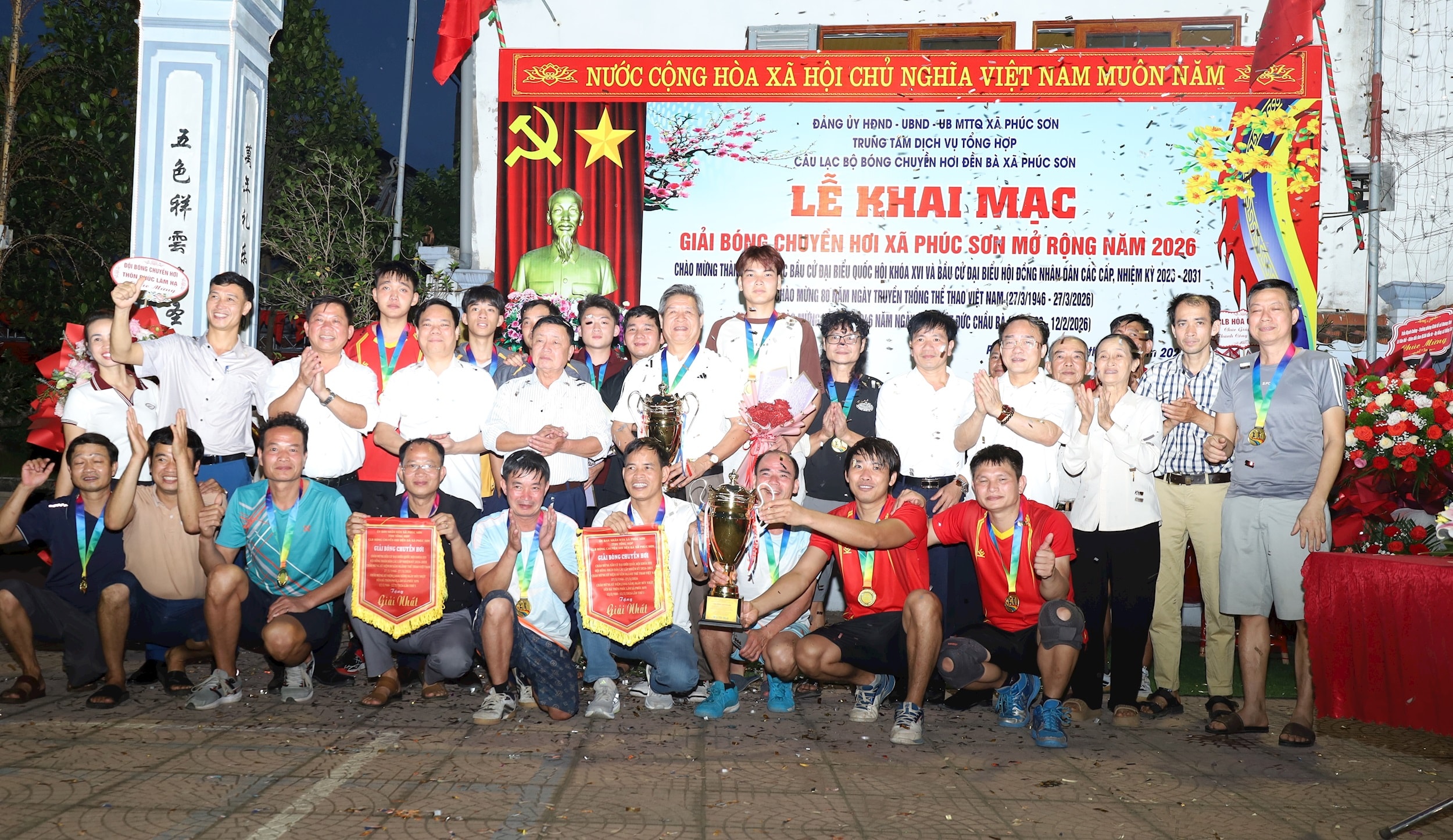phuc-son-trao-giai(1).jpg