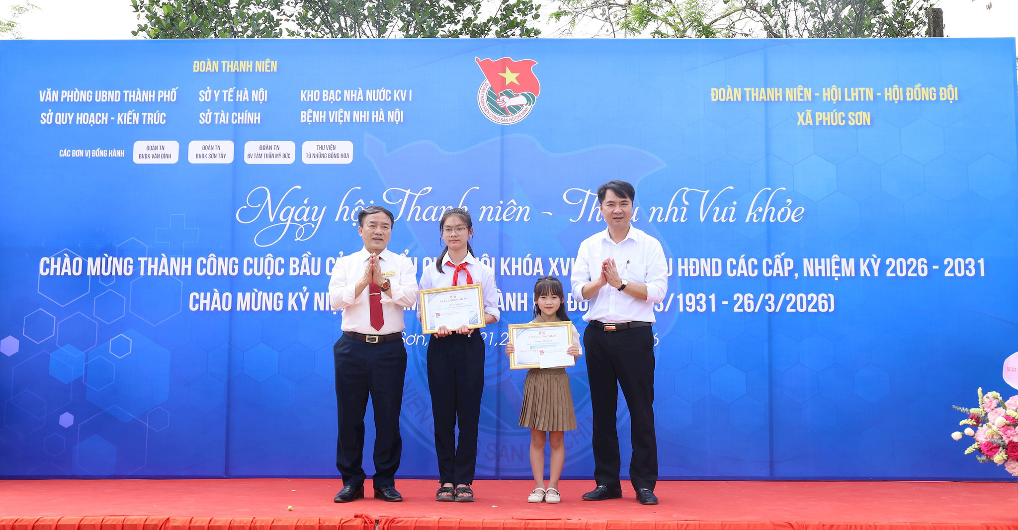 phuc-son-trao-giai.jpg
