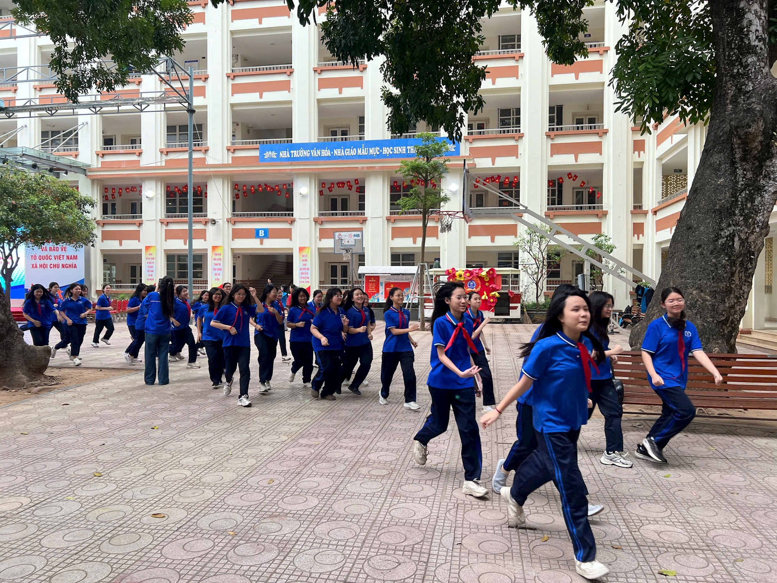 chay-ba-dinh-2.jpg