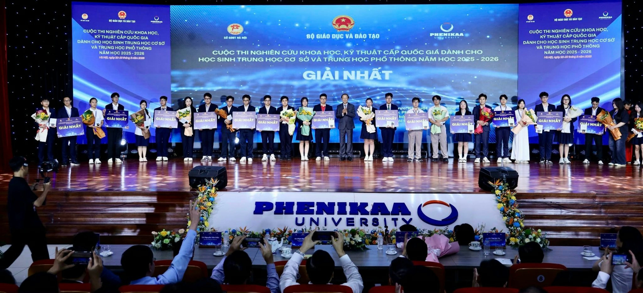 nhat-1.jpg