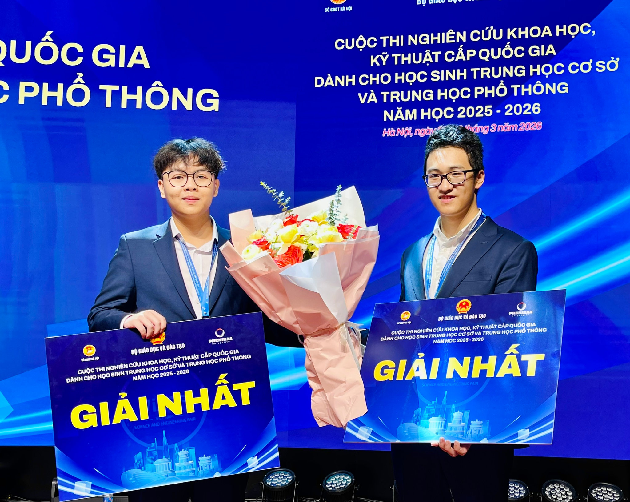 nhat-2.jpg