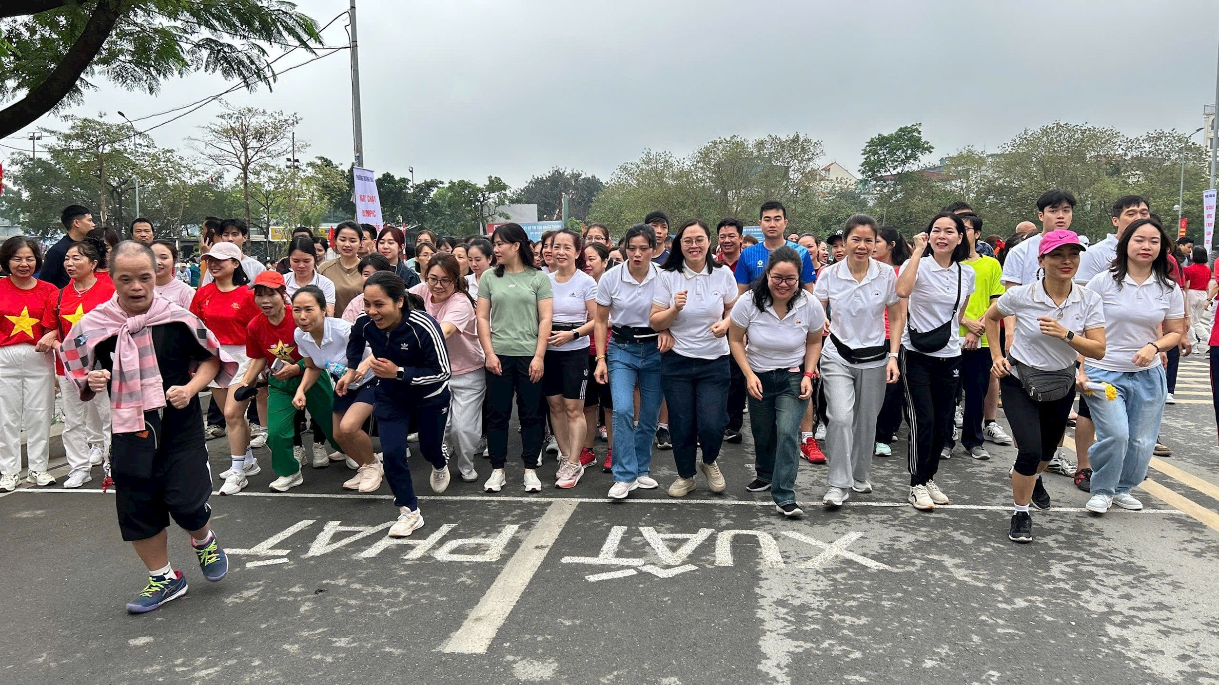 Giải chạy diễn ra trong không khí sôi nổi và hào hứng