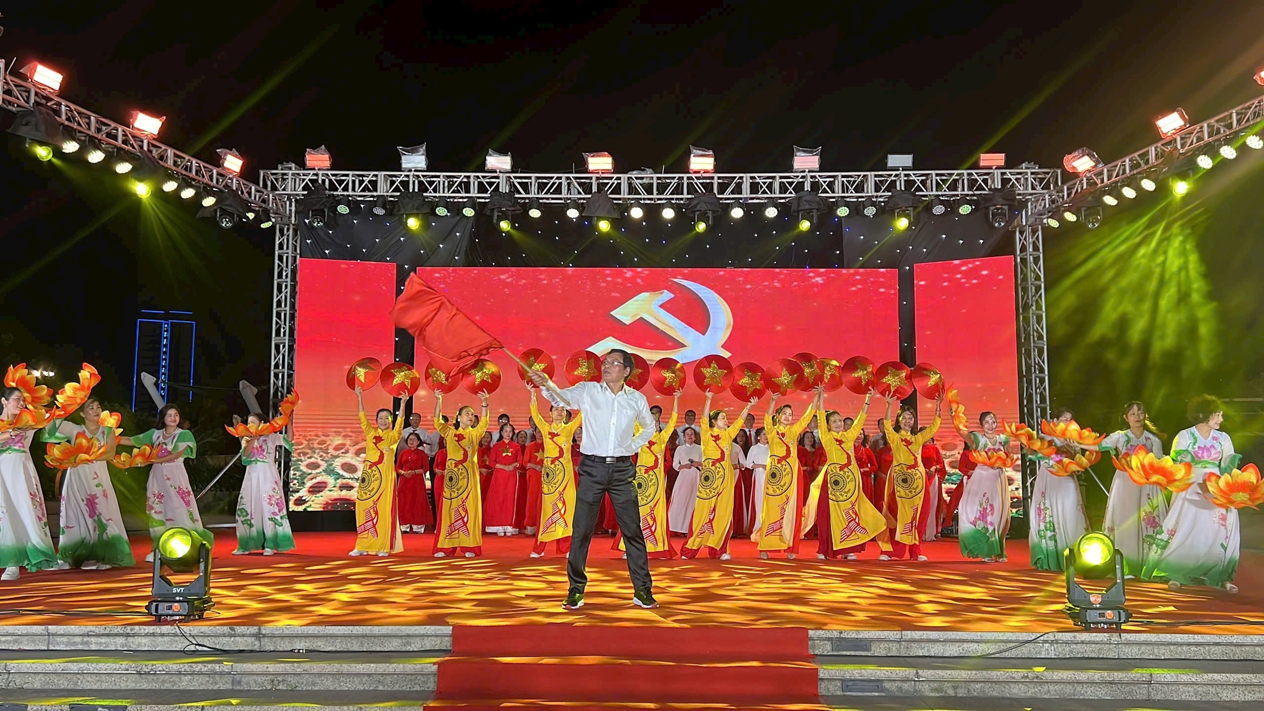 23-van-nghe-chao-mung2.jpg