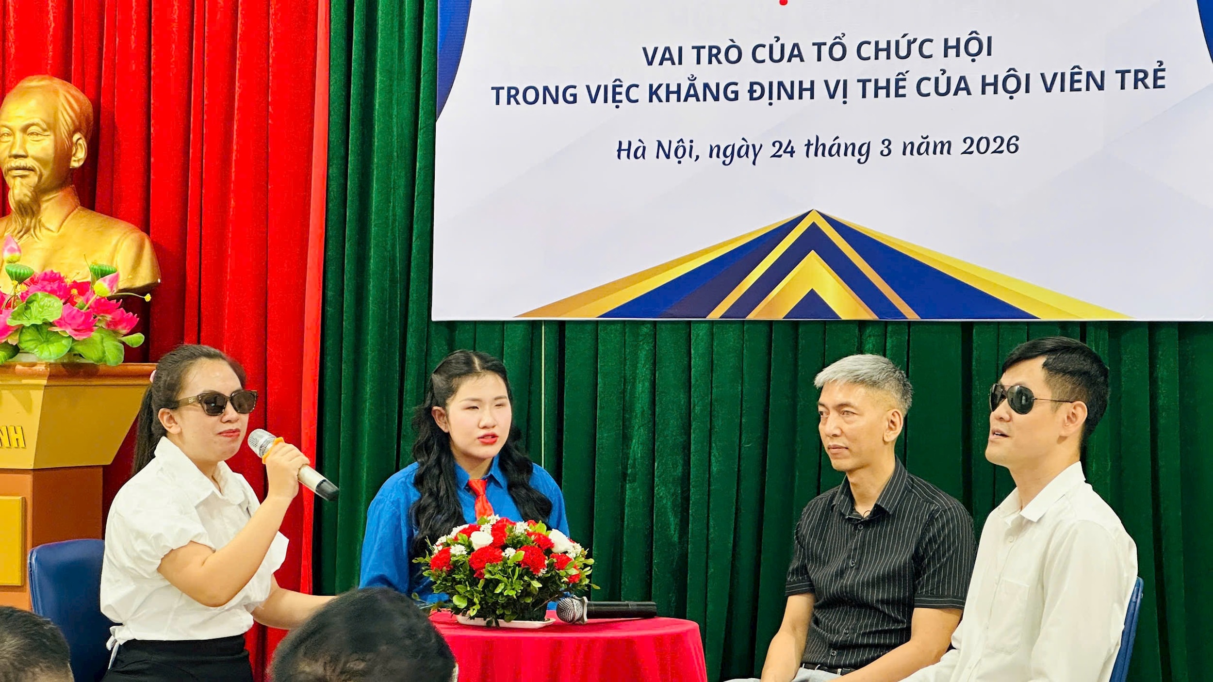 cac-thanh-vien-tham-gia-toa-dam.jpg