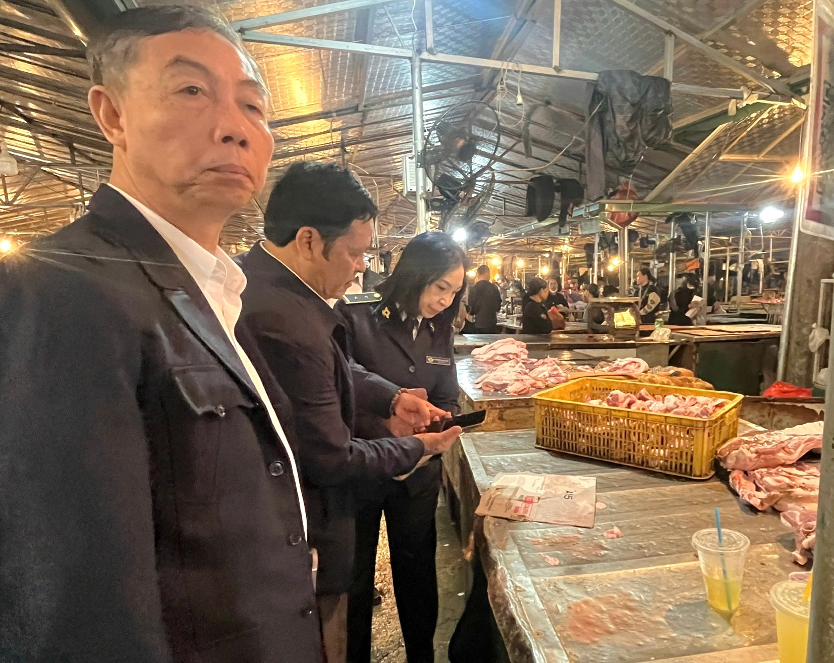 kiem-tra-tai-cho-dau-moi-phia-nam-den-lu-.jpg