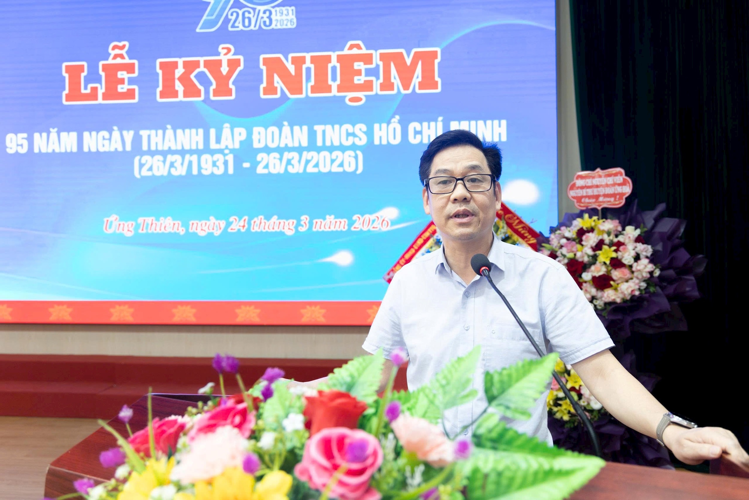 Phó Bí thư Thường trực Đảng ủy xã Ứng Thiên Vũ Lê Sơn phát biểu
