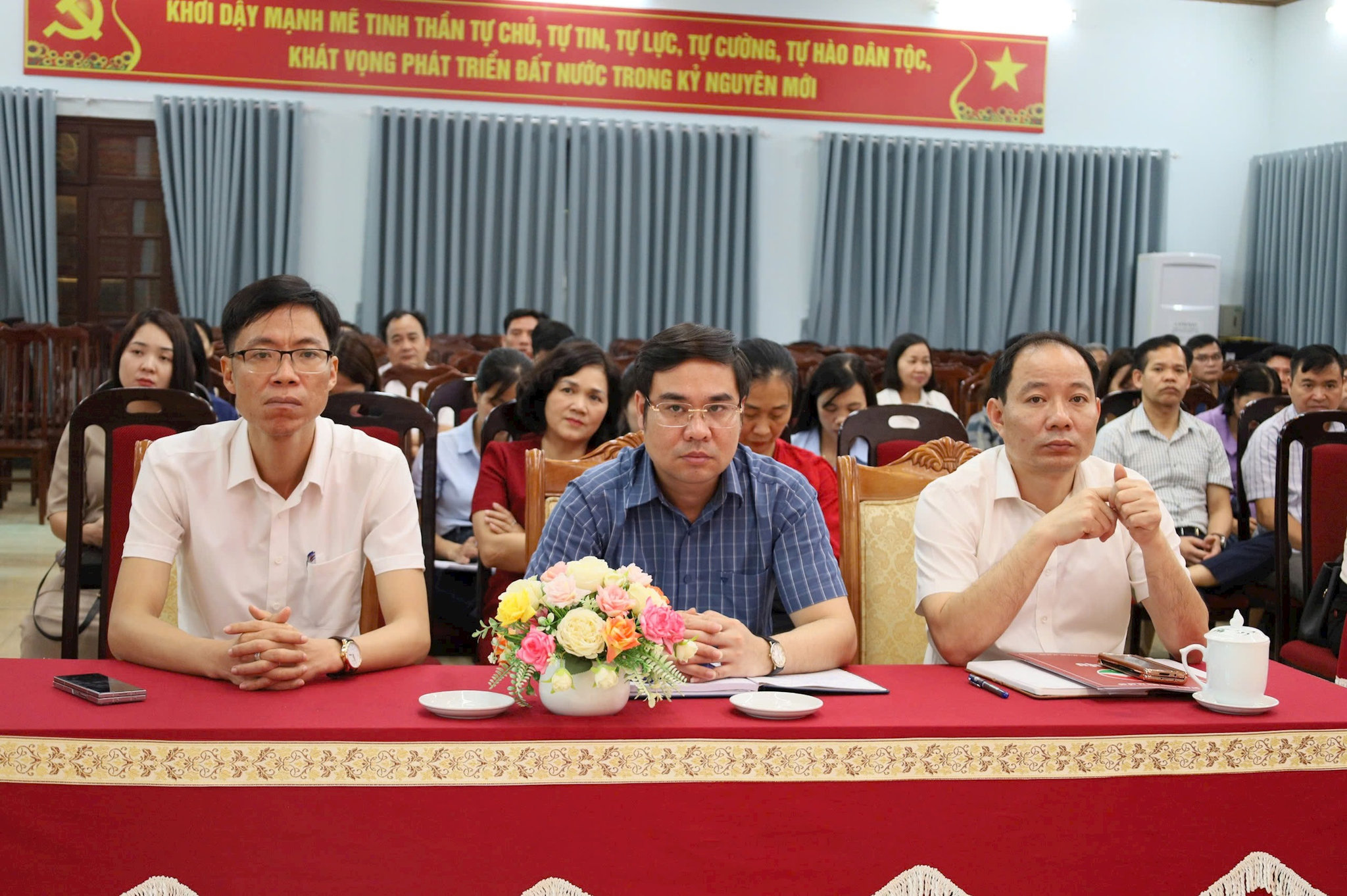 Các đại biểu tham dự hội nghị