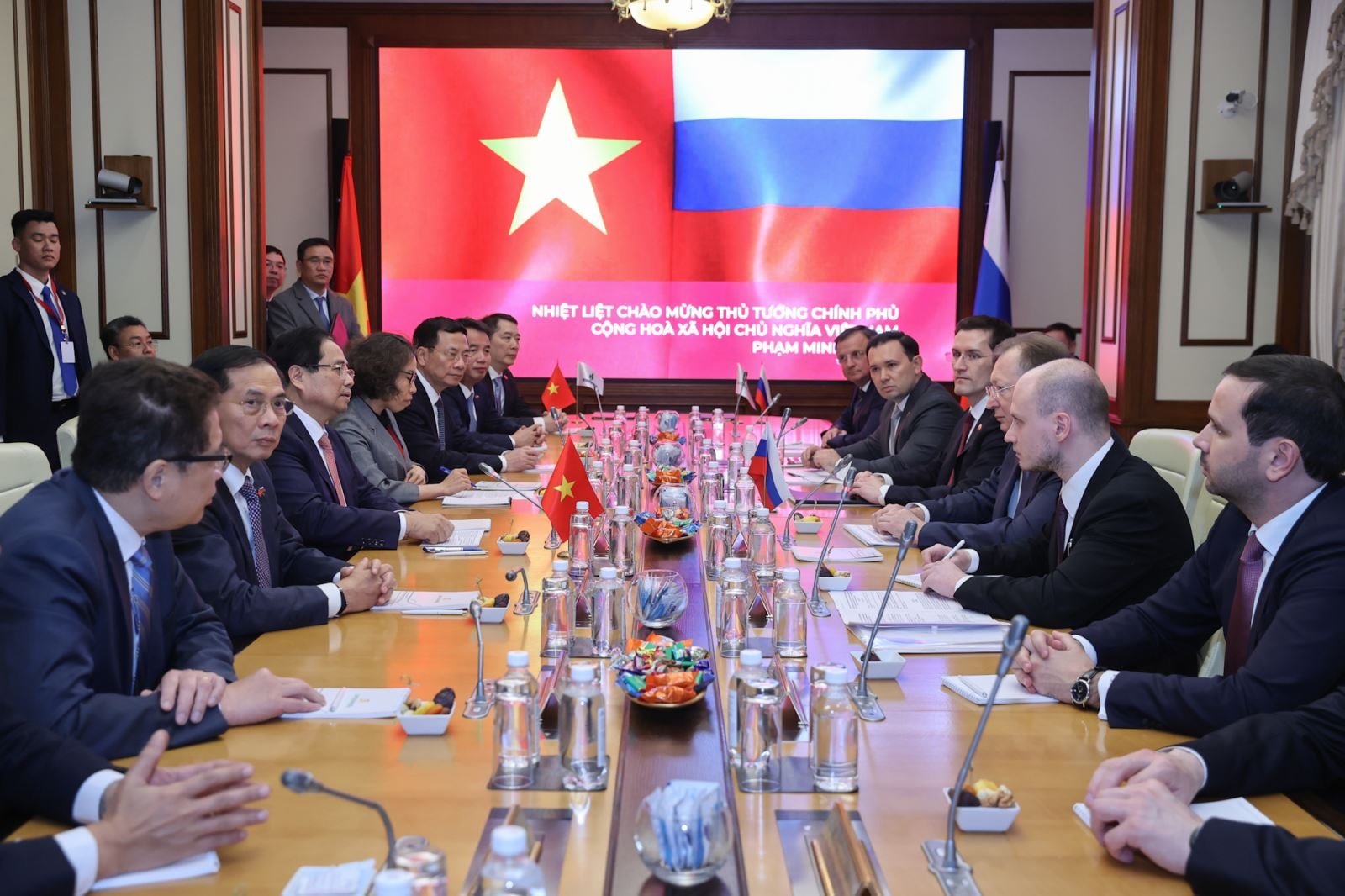 Thủ tướng Chính phủ Phạm Minh Chính đã tới thăm, làm việc với Công ty Zarubezhneft - đối tác hàng đầu của Việt Nam trong lĩnh vực dầu khí. Ảnh: VGP