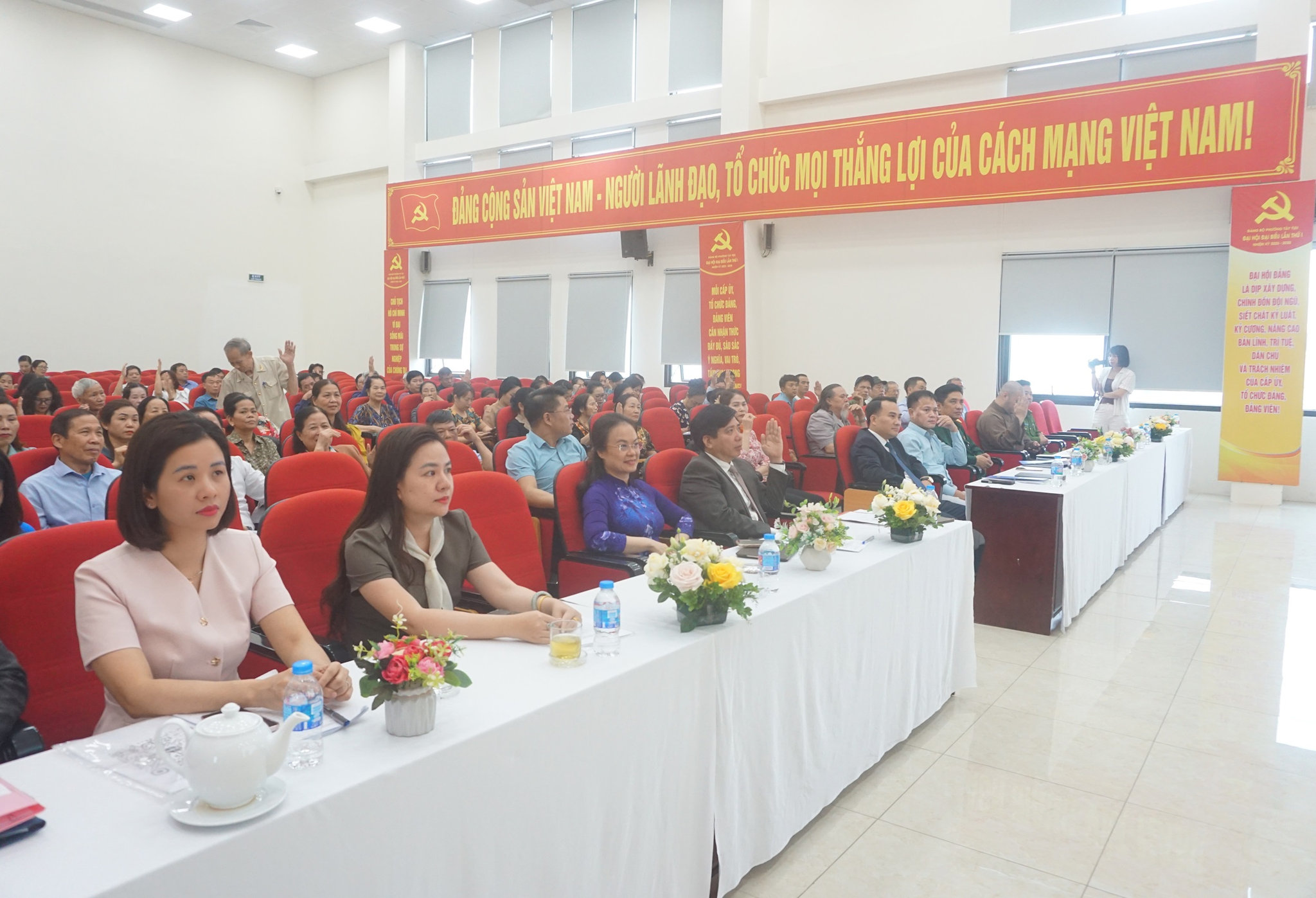 hoi-nghi-1.jpg