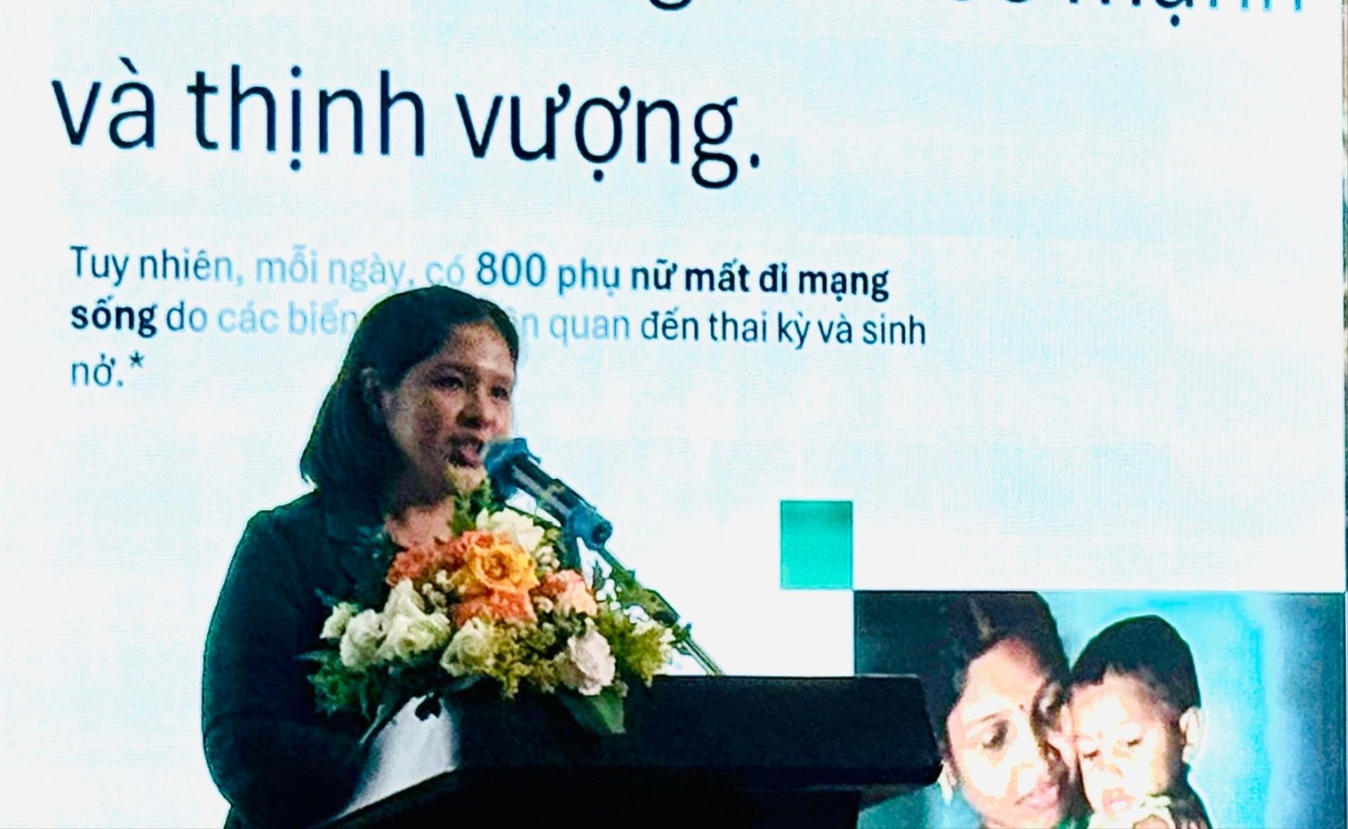 Bà Rose Lauren, đại diện MSD-for-Mothers chia sẻ tại Hội nghị. Ảnh: Mai Hoa