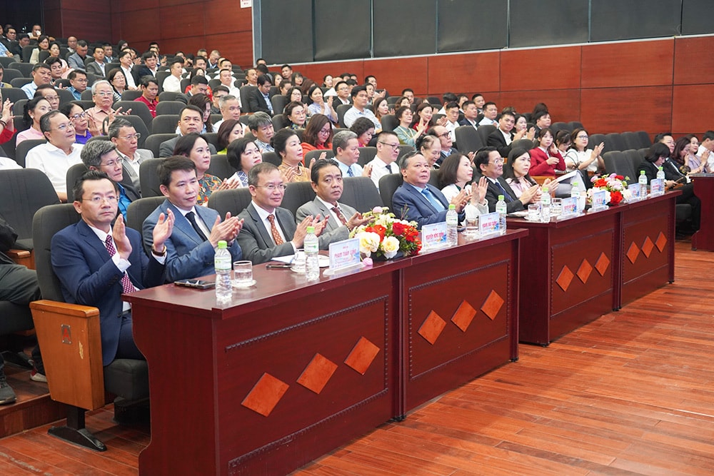 25-lanh-dao-thanh-pho.jpg